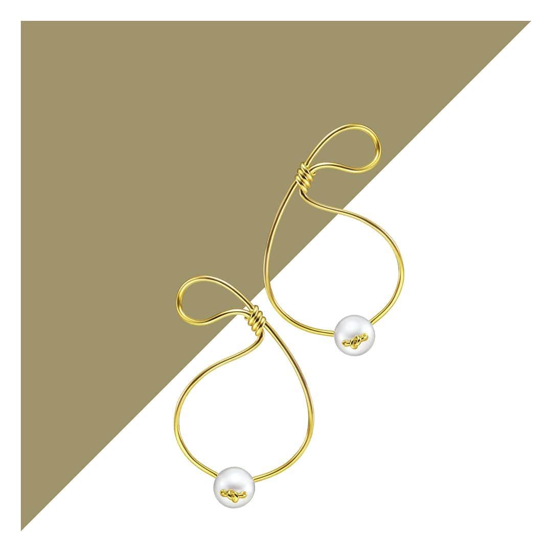TASAKIさんのインスタグラム写真 - (TASAKIInstagram)「Like a pliable thread. A new M/G TASAKI "KNOT" earrings drawing a beautiful golden circle. #TASAKI #MGTASAKI #MelanieGeorgacopoulos #KNOT #earrings」7月12日 18時00分 - tasaki_intl