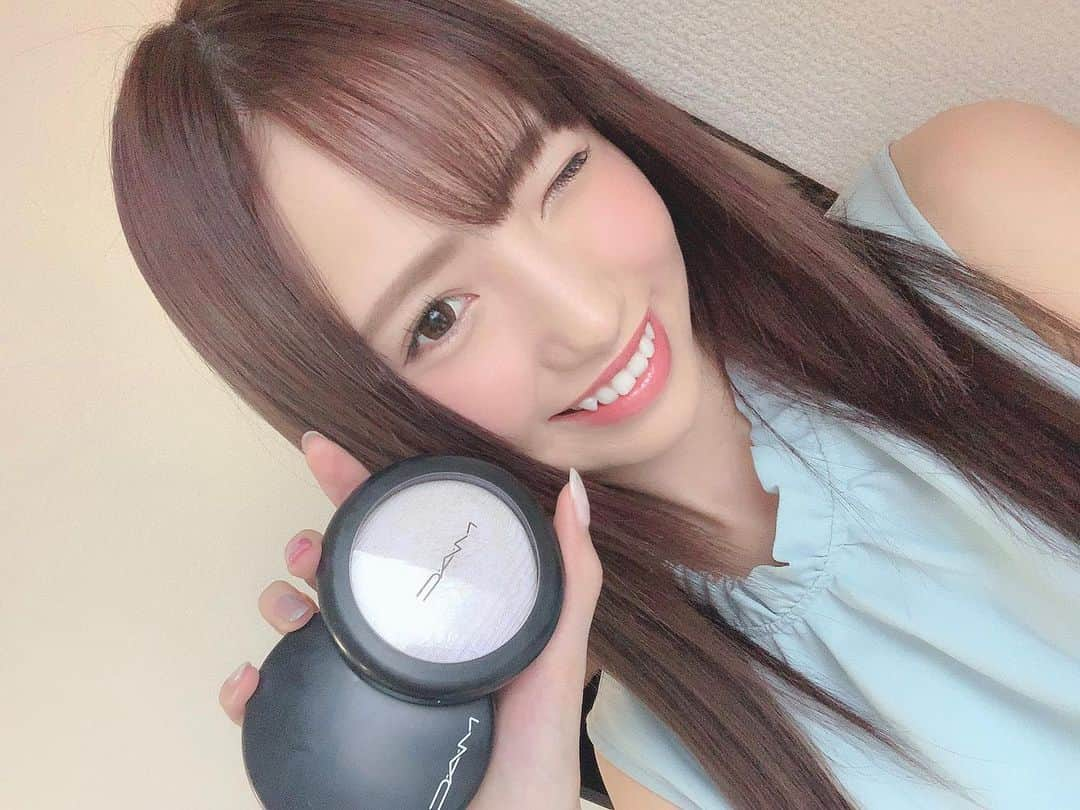 彩田真鈴さんのインスタグラム写真 - (彩田真鈴Instagram)「改めまして、こんにちは！ まありんこと彩田まりんです💗  Instagramをプチリニューアルしました⭐️ マンネリしがちなメイク… このコスメ気になるけど… コンプレックスを隠したい… など悩める女子へ。 変身の仕方教えます🙌  今日から、メイクテク、コスメ紹介、美容、ファッション…などなど たくさん更新するのでお楽しみに🥰  こんなメイクやってほしい！などのみんなの声も是非聞かせてね🥺❥ #メイク動画 #メイクテク #コスメ紹介 #スキンケア紹介 #美容 #新しいこと #初心者さん #女の子のための #カワイイ計画 #キュートプランナー #まありんメイク」7月12日 18時00分 - marin05231