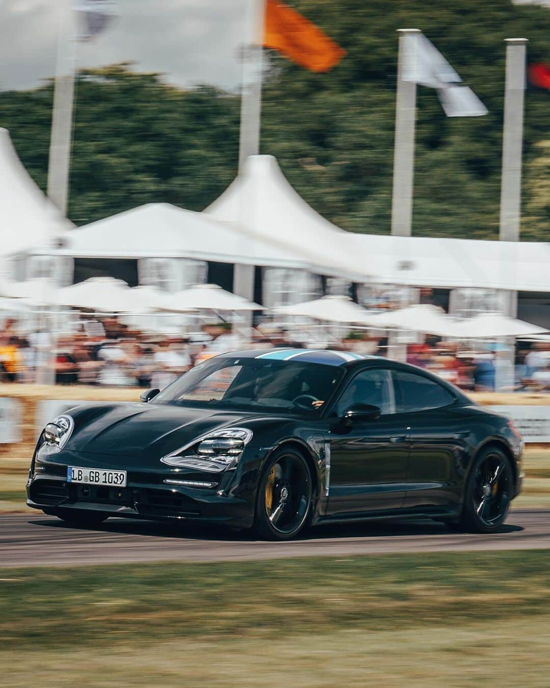 Porscheさんのインスタグラム写真 - (PorscheInstagram)「We celebrated all things Porsche @fosgoodwood with world premieres, UK debuts and an iconic collection of Porsche cars both old and new. Discover our 2019 highlights. (📸: @danbathie | @richardpardon | @mark_scenemedia) #Porsche #PorscheFoS #Goodwood #911RSR #Taycan #718 #CaymanGT4 #718Spyder #Motorsport #Legends -- Combined fuel consumption in accordance with EU 6: 718 GT4: 10,9 l/100 km; CO2 emissions 249 g/km -- Combined fuel consumption in accordance with EU 6: 718 Spyder: 10,9 l/100 km; CO2 emissions 249 g/km」7月12日 18時09分 - porsche