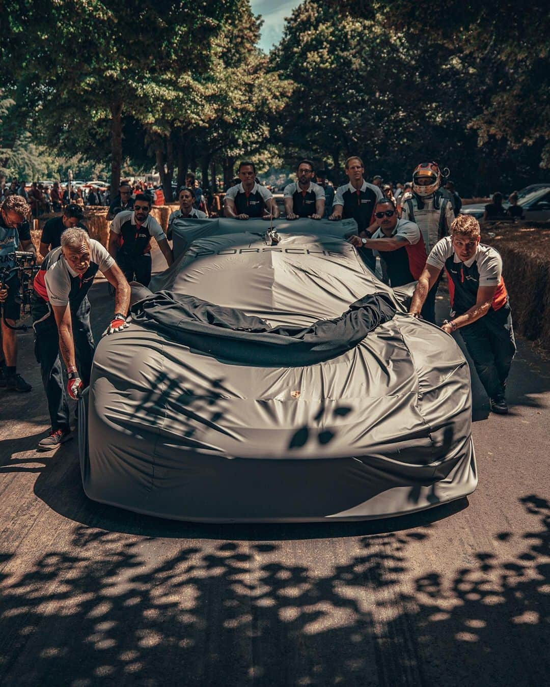 Porscheさんのインスタグラム写真 - (PorscheInstagram)「We celebrated all things Porsche @fosgoodwood with world premieres, UK debuts and an iconic collection of Porsche cars both old and new. Discover our 2019 highlights. (📸: @danbathie | @richardpardon | @mark_scenemedia) #Porsche #PorscheFoS #Goodwood #911RSR #Taycan #718 #CaymanGT4 #718Spyder #Motorsport #Legends -- Combined fuel consumption in accordance with EU 6: 718 GT4: 10,9 l/100 km; CO2 emissions 249 g/km -- Combined fuel consumption in accordance with EU 6: 718 Spyder: 10,9 l/100 km; CO2 emissions 249 g/km」7月12日 18時09分 - porsche