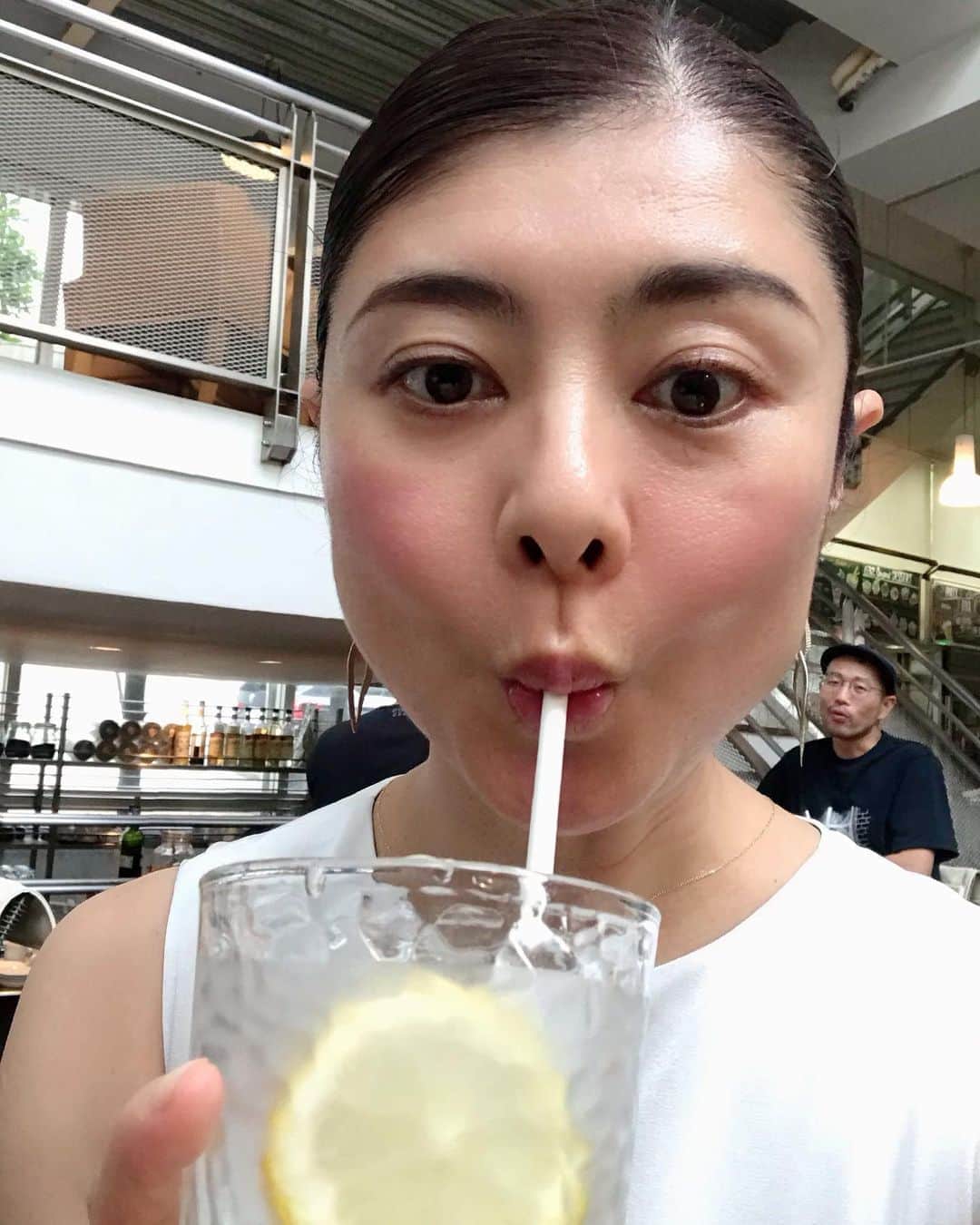 間々田佳子のインスタグラム：「いつでもどこでも顔ヨガ🤗💕✨ #間々田佳子 #顔ヨガ #表情筋研究家」
