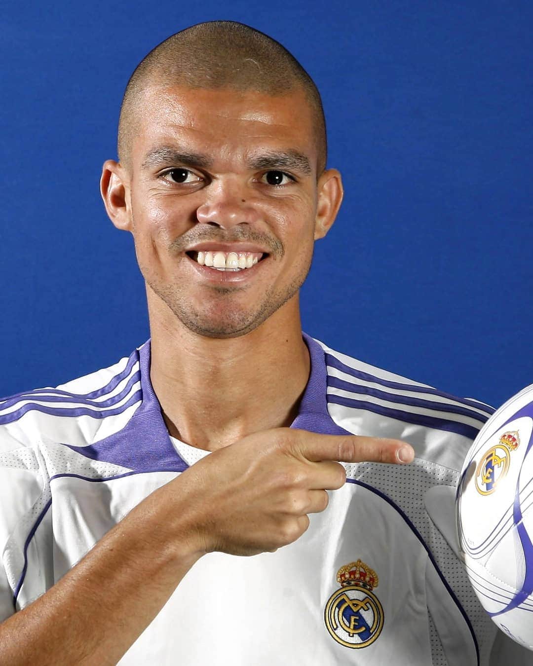 UEFAチャンピオンズリーグさんのインスタグラム写真 - (UEFAチャンピオンズリーグInstagram)「📅 #OTD in 2007, Real Madrid unveiled Pepe. The rest is history. 🏆🏆🏆⁣ ⁣ #UCL | #FlashbackFriday」7月12日 18時11分 - championsleague