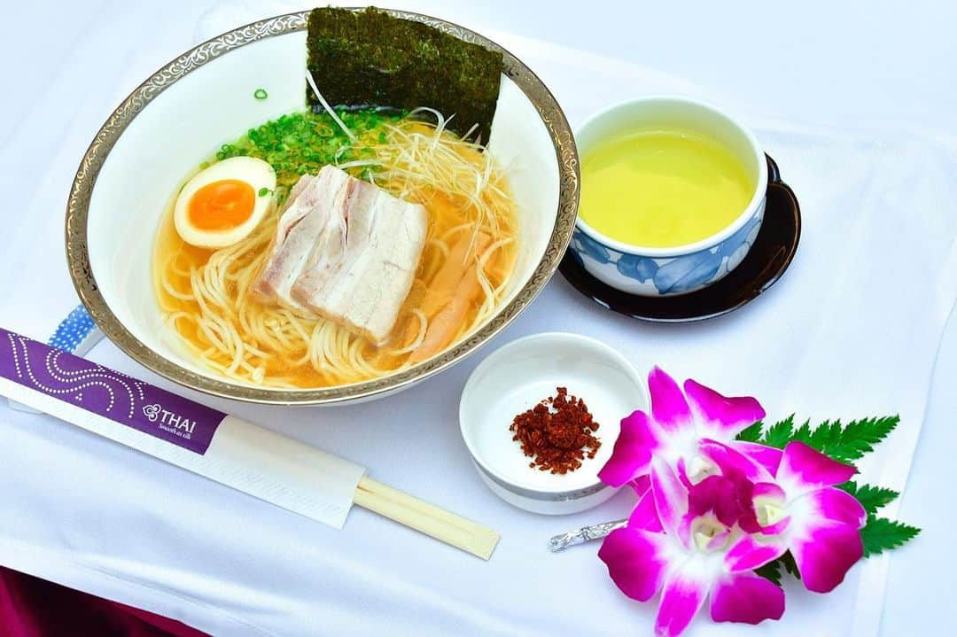 タイ航空さんのインスタグラム写真 - (タイ航空Instagram)「During August - October 2019, savor the taste of Japan's best rated ramen from Menya Itto on board some flights between Bangkok and Tokyo, Nagoya, and Osaka. Only available for Royal First Class and Royal Silk Class passengers. . #ThaiAirways #Ramen #MenyaItto #MenyaIttoBKK #FoodonBoard #InFlightMeal #InFlightCatering」7月12日 18時15分 - thaiairways