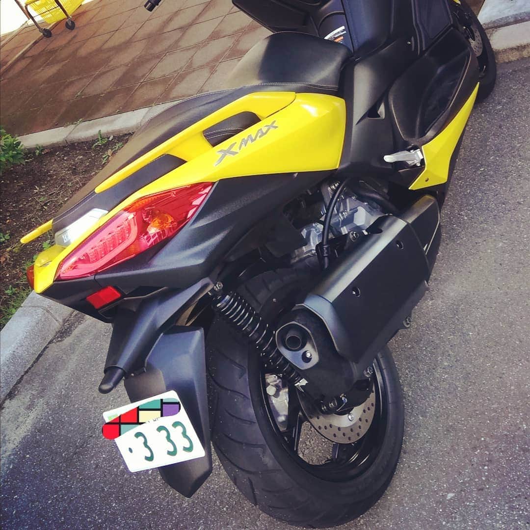 松本隆博のインスタグラム：「。 長距離ツーリング はスクーターが楽 ヽ(^o^)丿^^;という事で バイク新たに買った。  なんとナンバーが ゾロ目333!!(^o^)/ 指定なしの偶然！ ついてるー  梅雨早く明けろテメー」