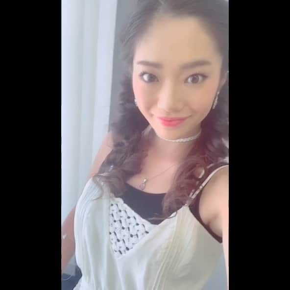 のインスタグラム：「📺✨ ． 本日の４時キャッチ❣️ ありがとうございました！！ ． 前回の編みおろしがお気に入りだったので、２本にしてもらいました🤭笑 ． 次は。。３本？？👻笑笑 ． 今日のお衣装は、日焼けしたのもあって“the！夏🌴☀️” ． ブラジル🇧🇷のブランド @morenarosaoficial  レースの部分と切り替えが可愛い💛 @sorte_brazil ☺️obrigada❣️ ． ． #4時キャッチ #三船美佳 さん #love #サンテレビ #makeup #longhair #ウェーブヘア #ウェーブヘアー #巻き髪  #ロングへア  #メイク  #l4l #good #thanks #thankyou #megumikudo #工藤めぐみ」