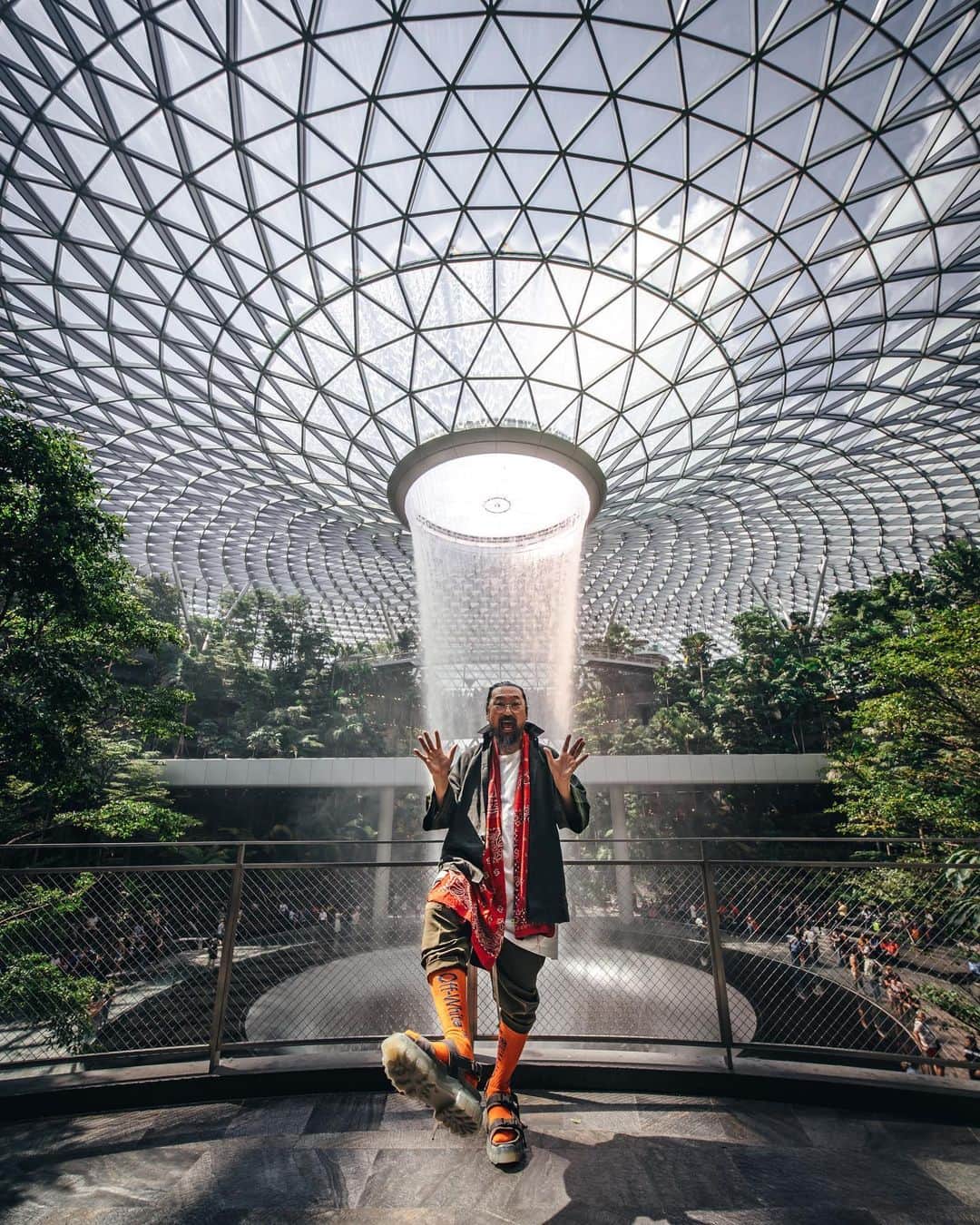 村上隆さんのインスタグラム写真 - (村上隆Instagram)「Singapore! 🙋‍♂️ photo: @rkrkrk」7月12日 18時20分 - takashipom