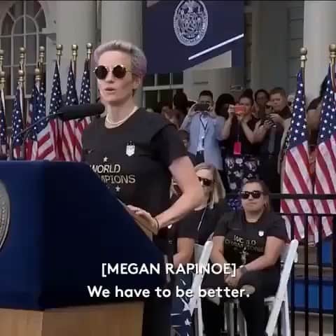 レナ・ヘディのインスタグラム：「👏💗💗👏💗💗👏 LOVE MORE HATE LESS, it’s really pretty simple, PREACH @mrapinoe ✊」