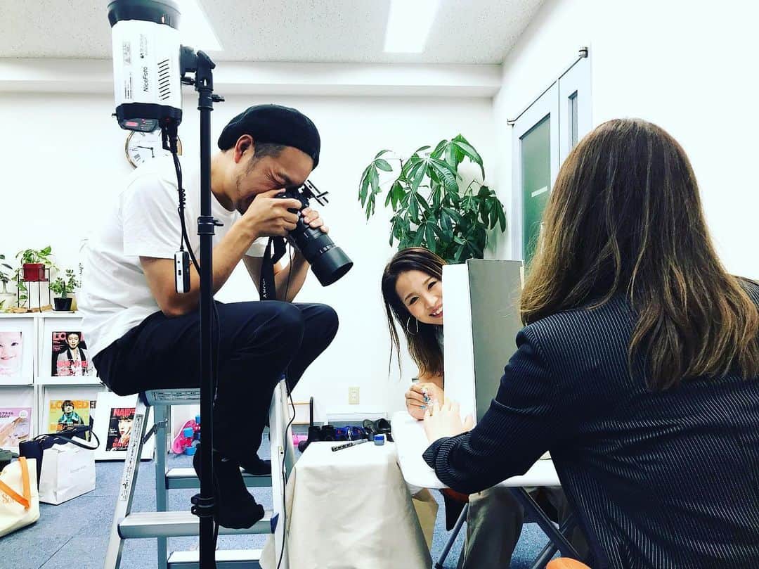 宇田川大輔さんのインスタグラム写真 - (宇田川大輔Instagram)「本日の職場。#photographer  #nailvenus  #ネイルヴィーナス  #撮影  #shooting  #奥渋  #8月9日発売」7月12日 18時26分 - udagawadaisuke