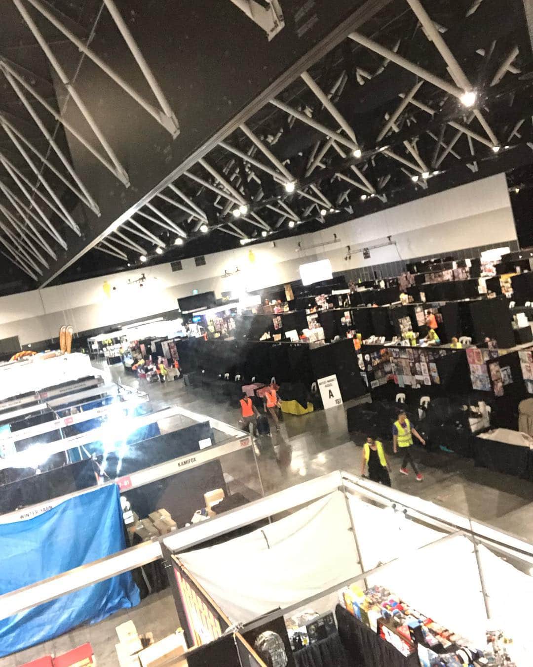 千尋さんのインスタグラム写真 - (千尋Instagram)「CHIHIRO arrived at Australia safely////// Tomorrow will cosplay as Tamamo No Mae ! Hope to see everyone in the event! 10:30 will have an one hour stage event , will be held some small games ,wish to see you guys come and play!  Signing and selling goods at 12:30-13:30  Photobook all AUD 40 (1book) Poster All AUD 15 (1piece)  千尋順利抵達澳洲了///// 明天會Cos玉藻前 期待跟大家見面 10:30會有一個小時的舞台活動 會有小遊戲 歡迎大家一起來玩//// 簽售時間：12:30-1:30  #rezero #remcosplay #cosplaygirls #ゼロから始める異世界生活 #リゼロコスプレ #コスプレ #レム」7月12日 18時34分 - chihiro_chang