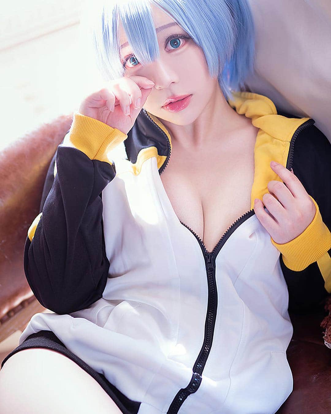千尋のインスタグラム：「CHIHIRO arrived at Australia safely////// Tomorrow will cosplay as Tamamo No Mae ! Hope to see everyone in the event! 10:30 will have an one hour stage event , will be held some small games ,wish to see you guys come and play!  Signing and selling goods at 12:30-13:30  Photobook all AUD 40 (1book) Poster All AUD 15 (1piece)  千尋順利抵達澳洲了///// 明天會Cos玉藻前 期待跟大家見面 10:30會有一個小時的舞台活動 會有小遊戲 歡迎大家一起來玩//// 簽售時間：12:30-1:30  #rezero #remcosplay #cosplaygirls #ゼロから始める異世界生活 #リゼロコスプレ #コスプレ #レム」