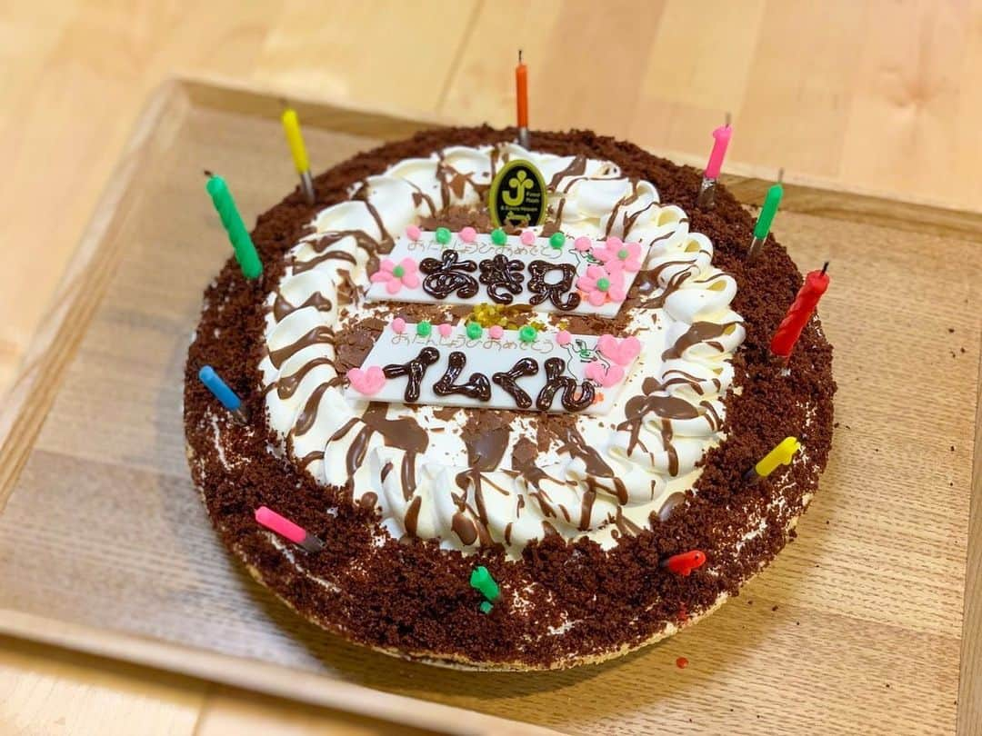 安藝正俊さんのインスタグラム写真 - (安藝正俊Instagram)「2019.7.9 ~29th Birthday~ : 29歳になりました！ そんな事より たくさんの方にお祝いのお言葉を頂いたり。 たくさんの方にプレゼントを頂いたり。 僕の記念日を気にかけて頂けた事が何より嬉しかったです！ : 年齢はそろそろ(もうすでにか？)おじさん世代突入。 やってる事は中学生レベルのアホな事。 社会の道理や道徳に背かぬよう 『なんかコイツ見てると元気でるな』 みたいな人になっていけたらと思います！ youtuberみたいなコメントをしてますが、これからも1人のサッカープレーヤーとして、男としてもっと大きくなりますので、 みなさんどうか暖かく心のどこかで笑っておいてください。 度肝抜いたります👍 #沖縄#Okinawa#Japan #沖縄SV#KYFA #誕生日#happybirthday #7月9日 #プレゼント#present #メッセージ#message #自分への誕生日ケーキ #チームメイト#teammates #birthday#party#誕生日会 #ありがとう#thankyou #end」7月12日 18時38分 - akimasa_okinawa