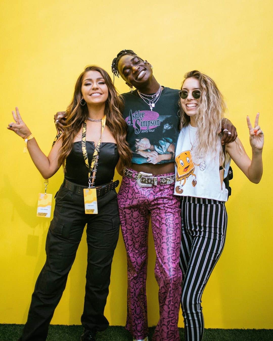 YouTubeさんのインスタグラム写真 - (YouTubeInstagram)「Hello from #VidConUS where creators and fans gather to celebrate 🎥 magic! Follow along on our Story throughout the weekend and comment below to tell us your VidCon highlights so far」7月12日 9時46分 - youtube