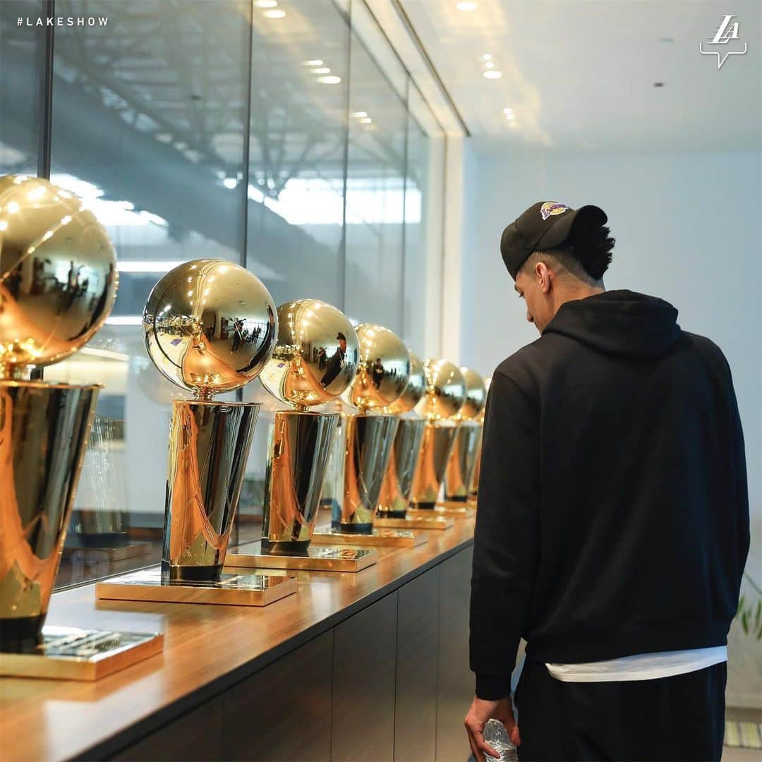 Los Angeles Lakersさんのインスタグラム写真 - (Los Angeles LakersInstagram)「‪He’s got two. We’ve got 16. Let’s work on another. ‬」7月12日 9時52分 - lakers