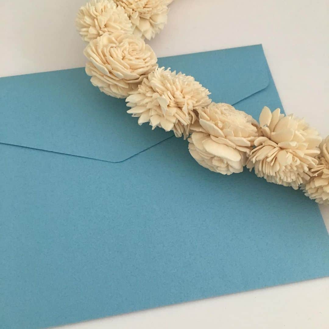 今村沙緒里さんのインスタグラム写真 - (今村沙緒里Instagram)「🦋青い手紙🦋 お隣さんが困っていたので ちょっと助けてあげたら… ポストに入ってました。 なんと、プレゼントまで。 うれしいなー、気持ちが＊ ・ わたしも数々の "うっかり" があり ハチベエと呼ばれてた時期あります🐶 困ったときは、助け合い。 ちょっとで、大きく変わる。 素敵な手紙にほっこりしました。 雨だけど、良い1日を🍋 ・ BLUE LETTER🔹🔷 I like letter word and heart. Have a nice day！ ・ #letter #blue #happy #heart #rainy #haveaniceday #고마워요 #手紙 #手書き #キモチ #うれしい #うっかり八兵衛 #やっぱり手紙すき」7月12日 10時03分 - saorix13