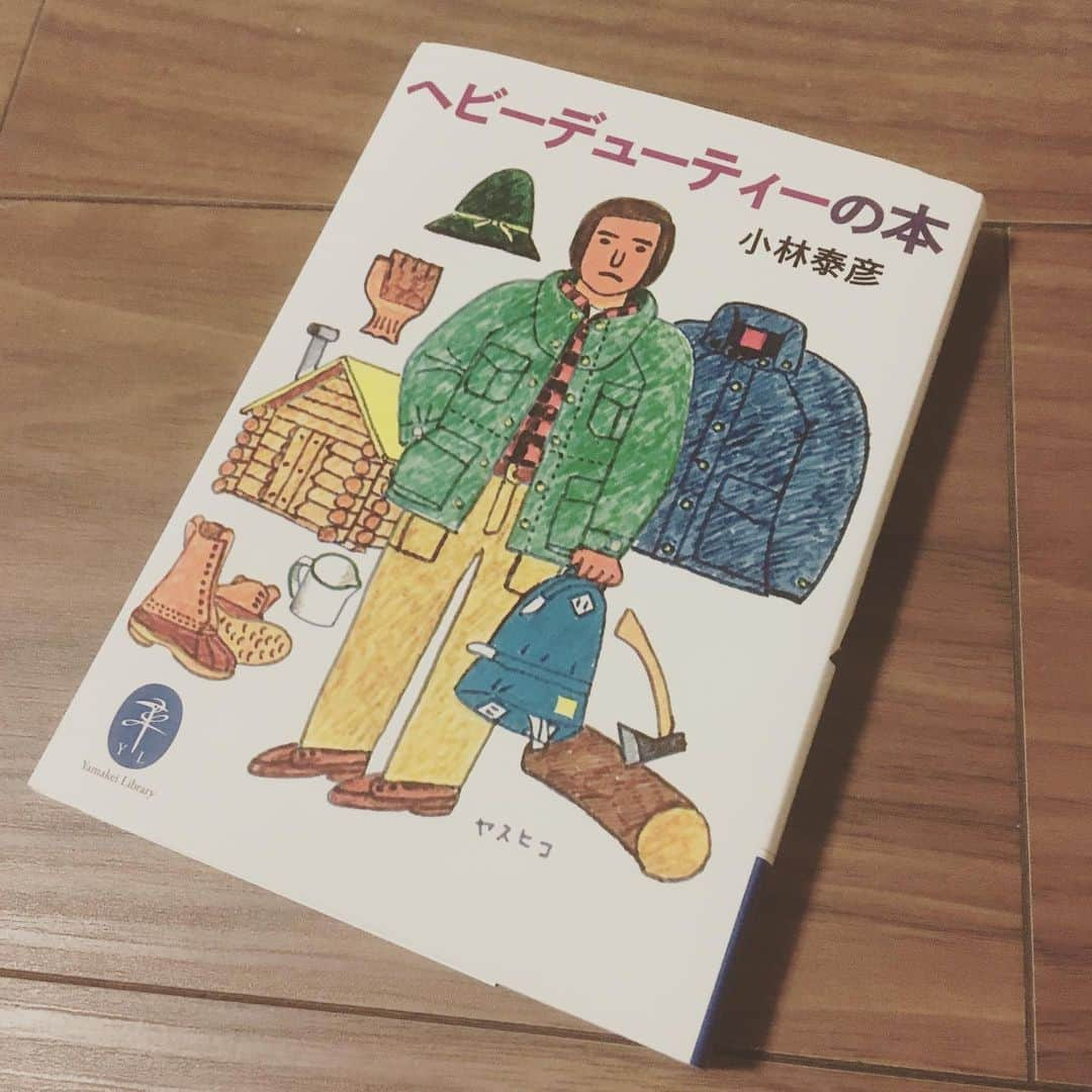 中島ヒロトさんのインスタグラム写真 - (中島ヒロトInstagram)「6040。  本を読まない自分が、ちょっと前に買って、ようやく読み終えました。前半の、歴史や様式に関してはちょっと難しかったけど、当時から（進化はあっても）今まで変わらないヘビーデューティアイテムのカッコよさ、面白さは読み応え十分でした。初版は1977年。当時、画期的だった60／40（コットン60%／ナイロン40%）生地についてたくさん取り上げられてあり、シェラデザインのマウンテンパーカーの素晴らしさが綴られていました。そんなシェラデザインの60/40クロスとコラボしたclef（クレ）のキャップ。ずっとサポートしてもらってて、いろんな形の帽子を所有してますが、このタイプは初めて。そして、シェラとのコラボ。最高です。BBキャップタイプも抜群なので、チェックしてみてください。 冨田さん、clefの皆さん、いつもありがとうございます。来年一緒にアメリカ行けたらなー。 この冬、シェラデザインのマンパ、新調しようかな、と考え中です。  #clefhats  #sierradesigns  #ヘビーデューティの本  #workdaysbecameplaydays」7月12日 9時56分 - djhirotonakajima