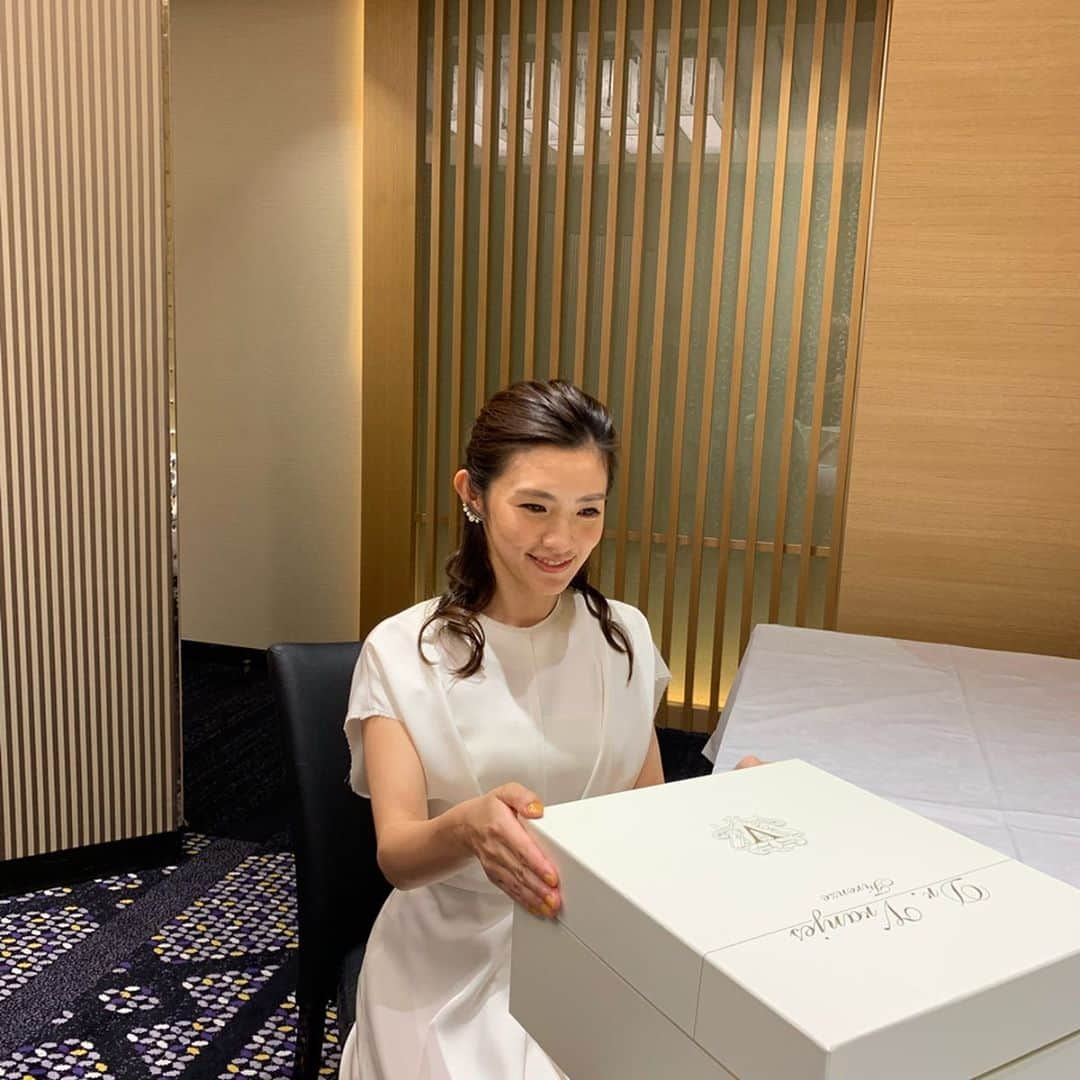 星野真里さんのインスタグラム写真 - (星野真里Instagram)「あらお酒！？ でもこの枝は何かしら？ ディフューザーだわ！ なんて素敵な！！ #パラパラまんが #いただきもの #一度喜びさらに喜ぶ #今月末38歳になるみたい」7月12日 10時21分 - mari_hoshino.7.27