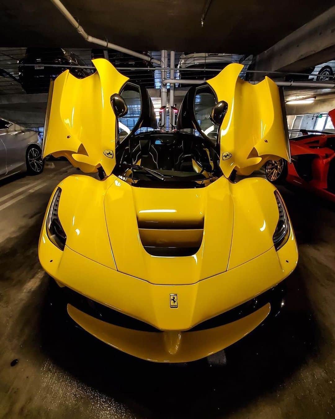 CARLiFESTYLEさんのインスタグラム写真 - (CARLiFESTYLEInstagram)「Name a better looking Ferrari. The @wiresonly LaFerrari! #carlifestyle」7月12日 10時35分 - carlifestyle