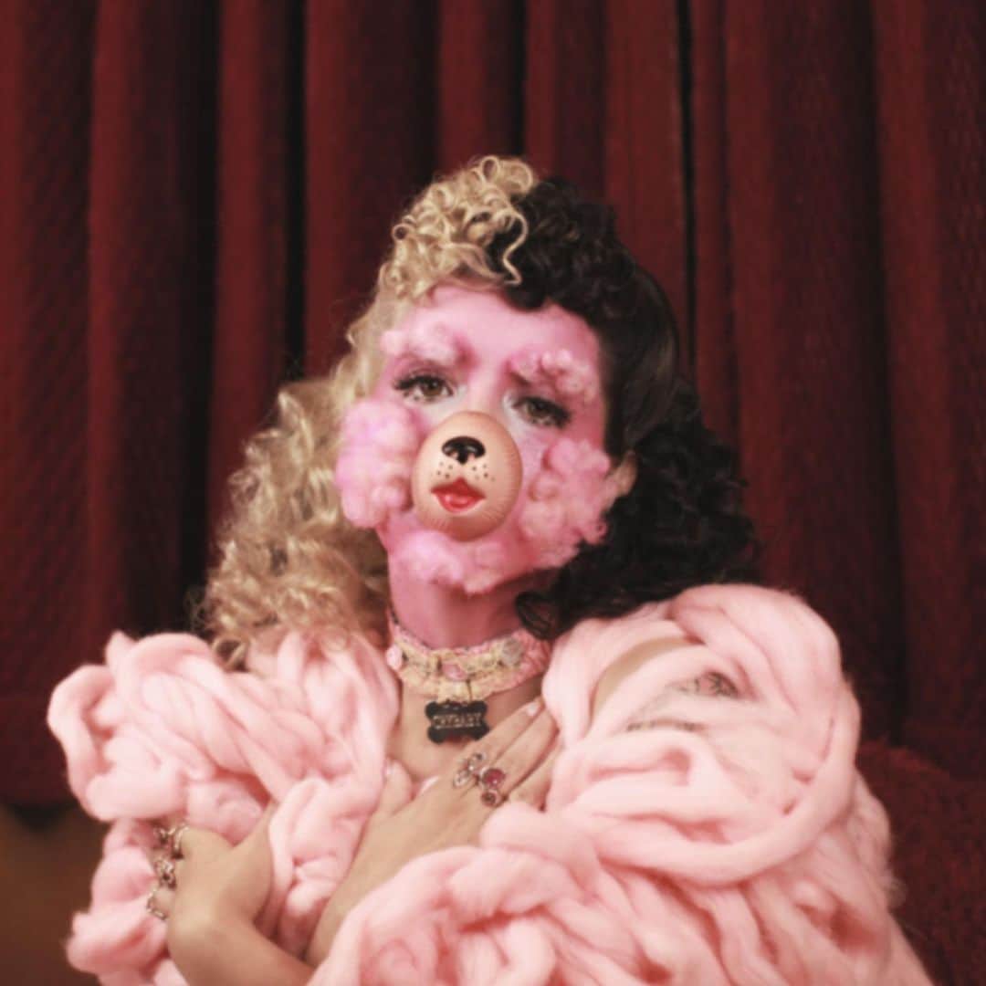 メラニー・マルティネスのインスタグラム：「💗that bitch💗」