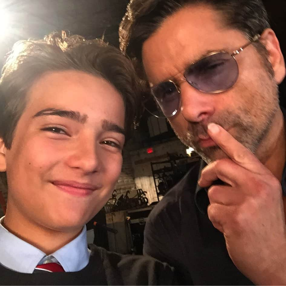 イライアス・ハーガーさんのインスタグラム写真 - (イライアス・ハーガーInstagram)「Doesn’t it look like we’re plotting something? 😁🤫 @johnstamos  @fullerhouse」7月12日 10時44分 - eliasharger