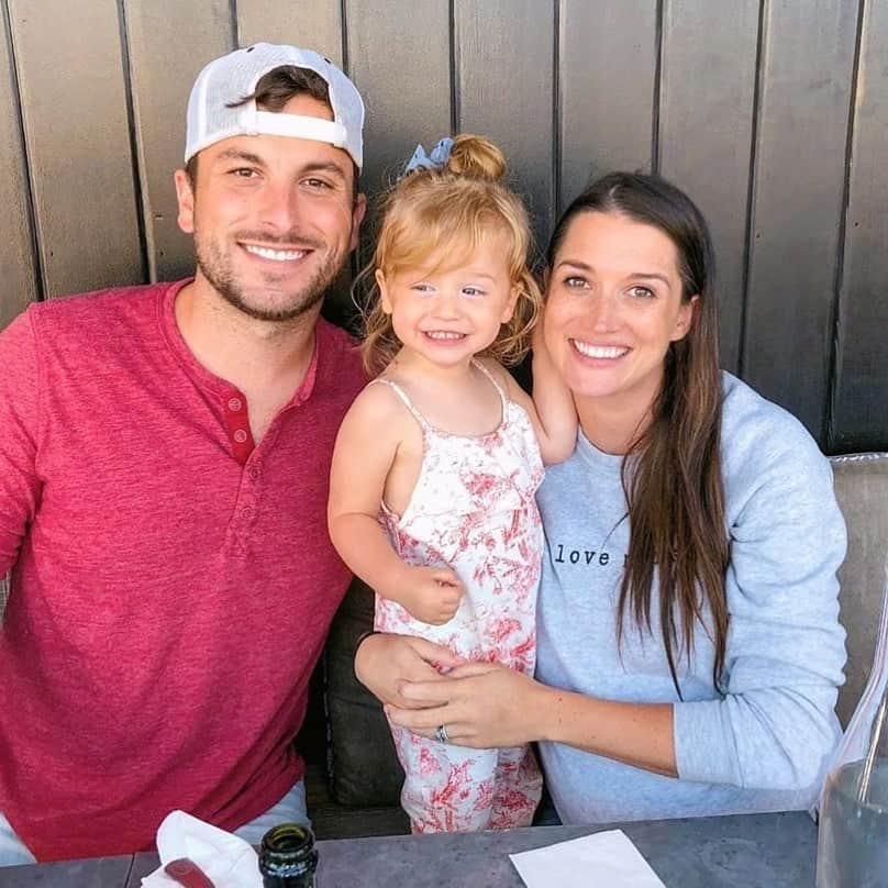 E! Onlineさんのインスタグラム写真 - (E! OnlineInstagram)「#BachelorNation’s Jade Roper Tolbert publicly addressed people on the Internet who told her that her daughter Emerson was "kind of showing signs of autism." Link in bio for her response on why those are "NOT okay messages" to send. (📷: Instagram)」7月12日 10時49分 - enews