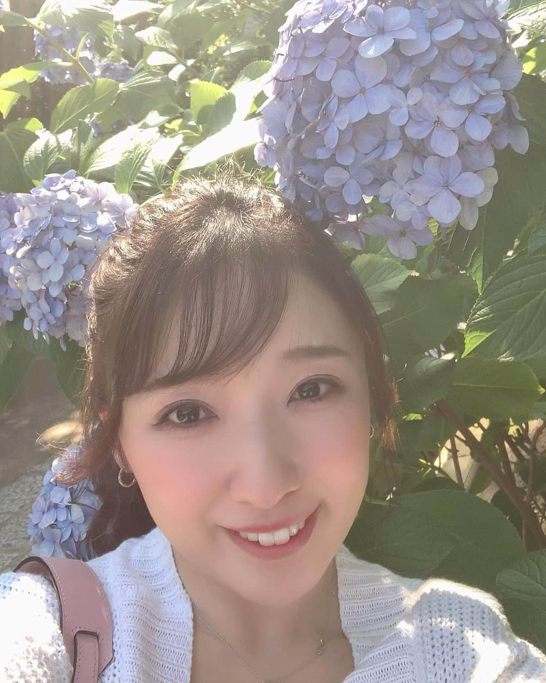 七瀬りりこさんのインスタグラム写真 - (七瀬りりこInstagram)「鎌倉探検🌟  明月院に紫陽花見に行きたかったのに、、、 なんと閉まっててガッカリ(T ^ T)  でも、自然が沢山で紫陽花とも写真が撮れて大満足！  #鎌倉 #北鎌倉 #明月院 #紫陽花 #かおはめパネル  #顔はめ好き 笑笑 #知らないうちに隠し撮りされた 笑 #鎌倉にて仕事の電話 笑 #エリザベート」7月12日 11時44分 - ririkonanase