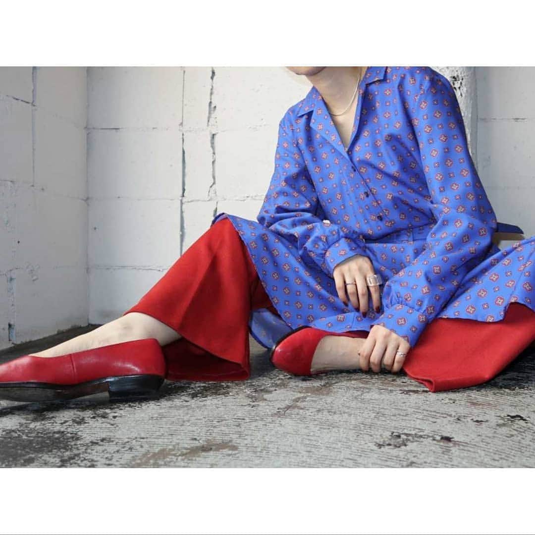 吉祥寺 古着屋 Orfeoのインスタグラム：「Small Pattern Dress Style  #orfeo #kichijoji #tokyo #vintage #used #fashion #coordinate #outfit #オルフェオ #吉祥寺 #東京 #古着 #古着屋 #ヴィンテージ #ユーズド #ファッション #コーディネート  掲載商品のお問い合わせはメールにて承っております。コメント、DMでのお問い合わせは受け付けておりませんのでご了承ください。」