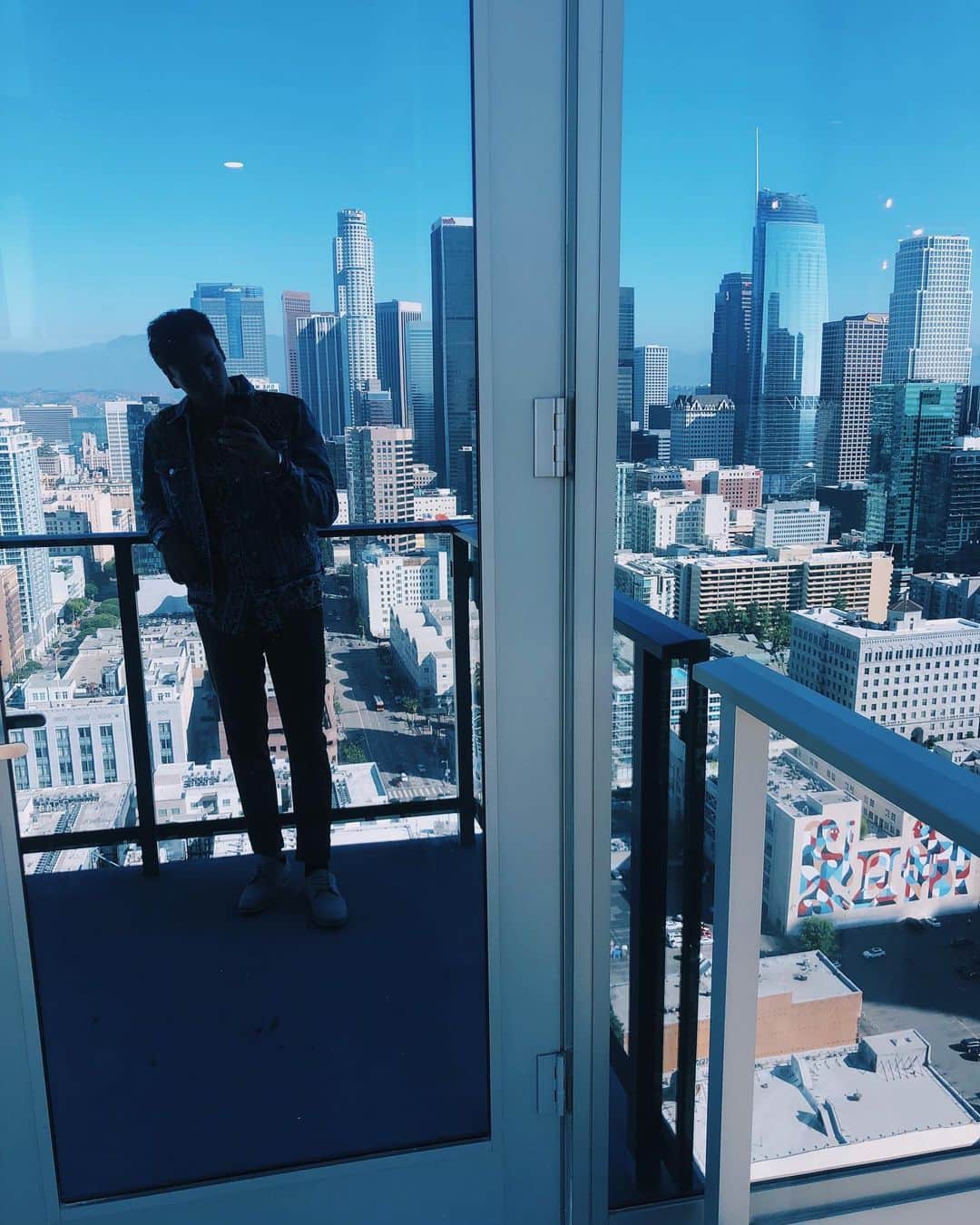 のインスタグラム：「hey from LA」