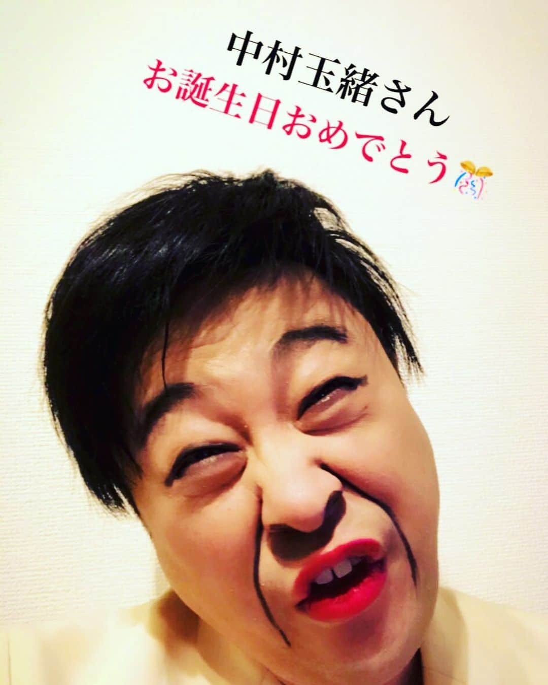 イチキップリンさんのインスタグラム写真 - (イチキップリンInstagram)「‪7月12日‬ ‪お誕生日モノマネ ‬ ‪【中村玉緒さん】 ‬ ‪お誕生日おめでとうございます🎊 ‬ ‪#7月12日‬ ‪#お誕生日‬ ‪#お誕生日おめでとう‬ ‪#毎日‬ ‪#お誕生日モノマネ‬ ‪#今日は64点‬ ‪#479日目‬ ‪#中村玉緒‬ ‪#女優‬ ‪#玉緒っち‬ ‪#玉緒さん‬ ‪#お母さん‬ ‪#べっぴんさん‬ ‪#からくりTV‬ ‪#ぼんち‬ ‪#マロニーちゃん‬ #ギネス記録保持者 ‪#手にキスを受ける」7月12日 12時03分 - ichikippurin