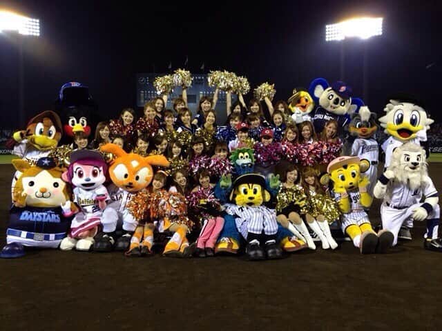 阿部智帆のインスタグラム：「今日からオールスター🌟 プレイボールが楽しみですね🙈💖 . . 📸2012かな⁇ この年は 全員で夜ご飯行ってたくさん笑って 協力し合って頑張って すごくいい思い出🥰 みんな元気かなぁ⁇ 会いたいなぁ💕 . . #プロ野球 #チアリーダー #オールスター」