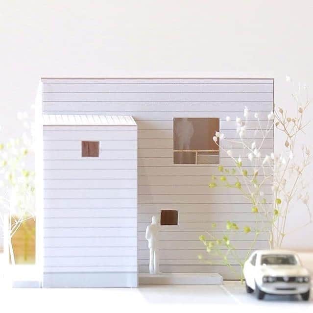 のインスタグラム：「今日は建築吉日。 MO houseの建て方です。 竣工は11月の予定です！  Mizuki ito Architects URL: http://miaaa.biz/ .  ーーーーーーーーーーーーーー @mizukiitooo ーーーーーーーーーーーーーー #セミオーダー #デザイン #インテリア #建築家 #建築家とつくる家  #つながる家プロジェクト #ロングライフデザイン #スローライフ #緑のある暮らし #サスティナブル #パッシブハウス  #マイホーム #マイホーム計画 #マイホーム記録  #福井県  #architects #architettura #architecture  #green  #architects #architecture  #archilovers  #simple  #simplelife  #伊藤瑞貴建築設計事務所  ーーーーーーーーーーーーーー URL：http://miaaa.biz/ ーーーーーーーーーーーーーー」