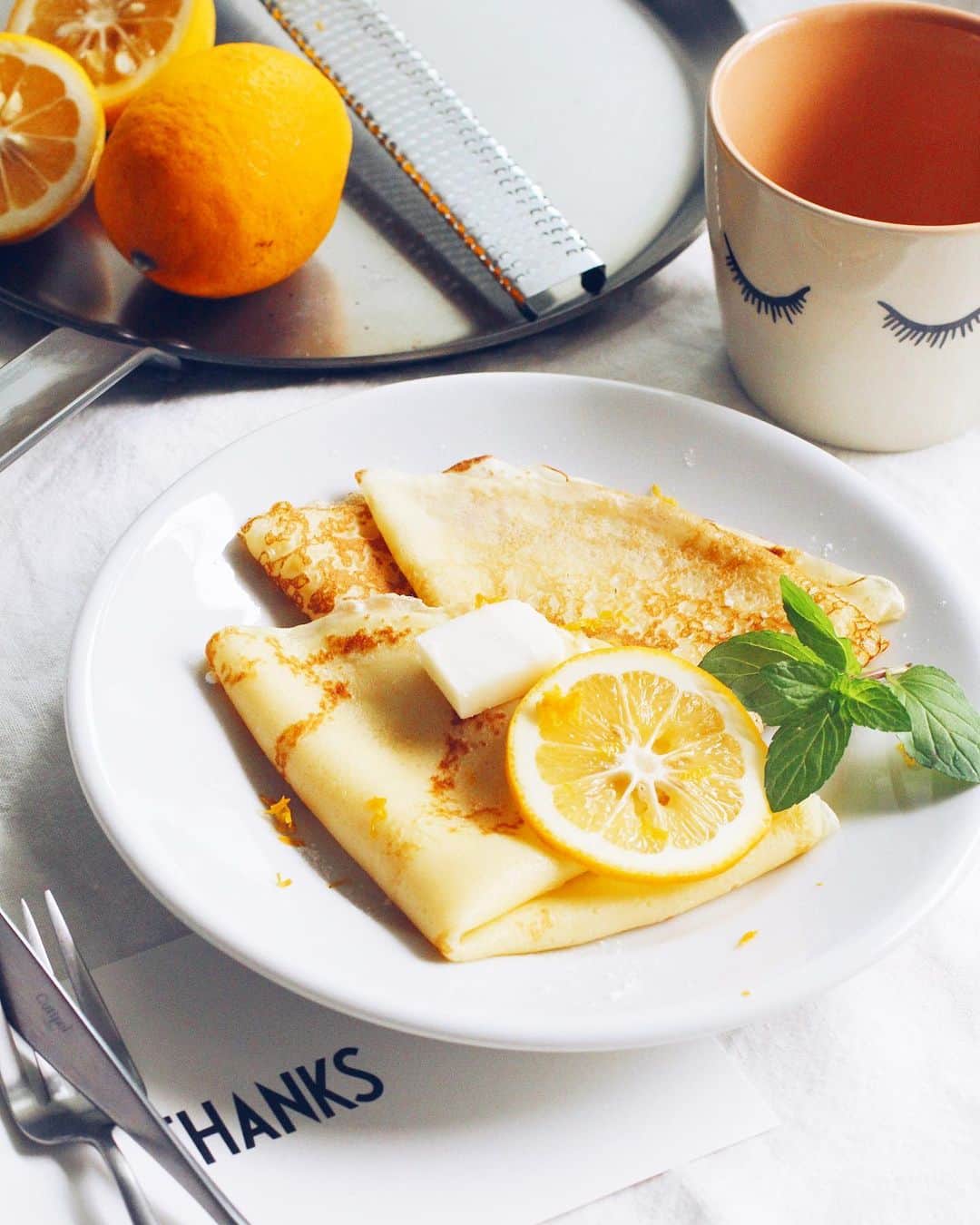 のインスタグラム：「* * ☑︎ lemon and sugar crepes * *  気になってたまつ毛ちゃんのマグカップ。 見つけちゃった𓅰𓂃𓋪◌ * * https://royaldesign.jp/ * * #Royaldesign  #ロイヤルデザイン #Bloomingsville」