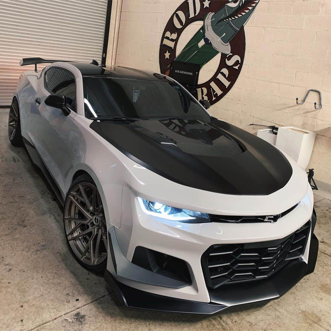 CARLiFESTYLEさんのインスタグラム写真 - (CARLiFESTYLEInstagram)「Thanks to @rodwraps for wrapping my Camaro #GrigioSqualo! What do you guys think? #carlifestyle @rodwraps | owner @gabe.design」7月12日 12時28分 - carlifestyle