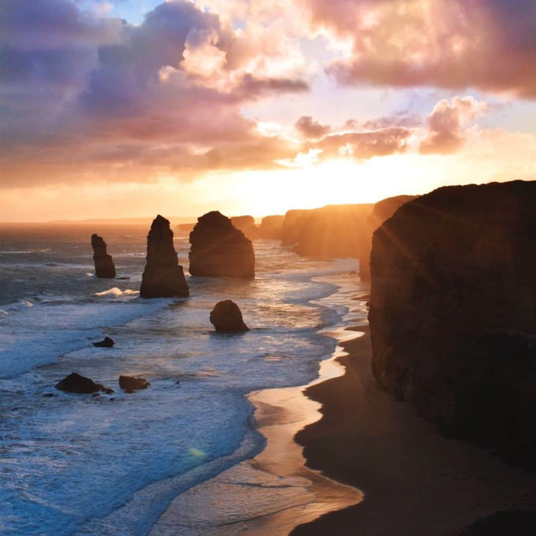 Nikon Australiaさんのインスタグラム写真 - (Nikon AustraliaInstagram)「"Magical sunset at the Twelve Apostles, where the sky changed into the most beautiful colours and these the colours were reflected in the sea." - @isabeldekievit  Camera: Nikon #D5300 Lens: AF-S NIKKOR 1855mm  Settings: 1/250 | f/14 | ISO 400  #MyNikonLife #Nikon #NikonAustralia #NikonTop #Photography #DSLR #LandscapePhotography #TwelveApostles #DiscoverVic #VictoriaUncovered #Nikkor」7月12日 12時30分 - nikonaustralia