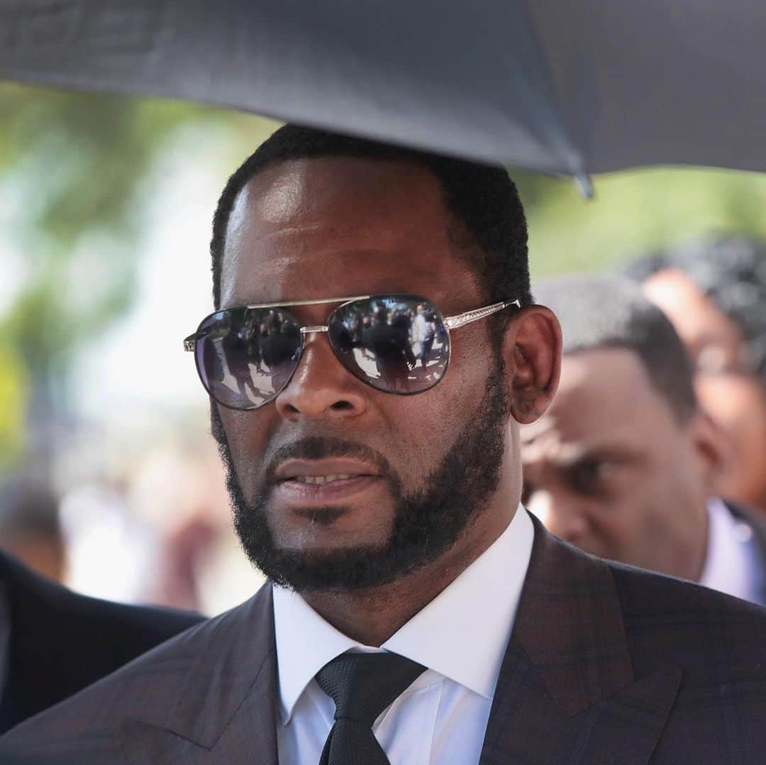 NBC Newsさんのインスタグラム写真 - (NBC NewsInstagram)「BREAKING: Singer R. Kelly has been arrested in #Chicago on federal sex crime charges, @nbcnewyork reports citing two law enforcement sources. Click the link in our bio for more. . 📷 @olsongetty / @gettyimages」7月12日 12時33分 - nbcnews