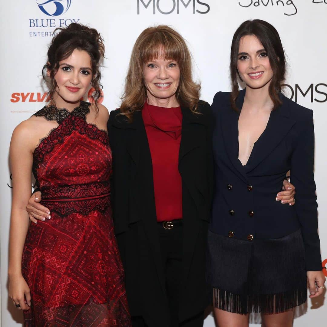 ヴァネッサ・マラーノさんのインスタグラム写真 - (ヴァネッサ・マラーノInstagram)「All of the moms (TV and real life) at the #SavingZoeMomsLA screening last night! #Savingzoe comes out tomorrow!!! This film is so special to us and covers tough topics that we so hope mothers, daughters, fathers, sons, sisters, brothers, and friends can begin or continue to talk about with one another. Discussion is the first step to change. We so hope everyone enjoys the movie. Thank you guys for all your support, it means the world! Go see Saving Zoë!!! ☺️」7月12日 12時52分 - vanessamarano