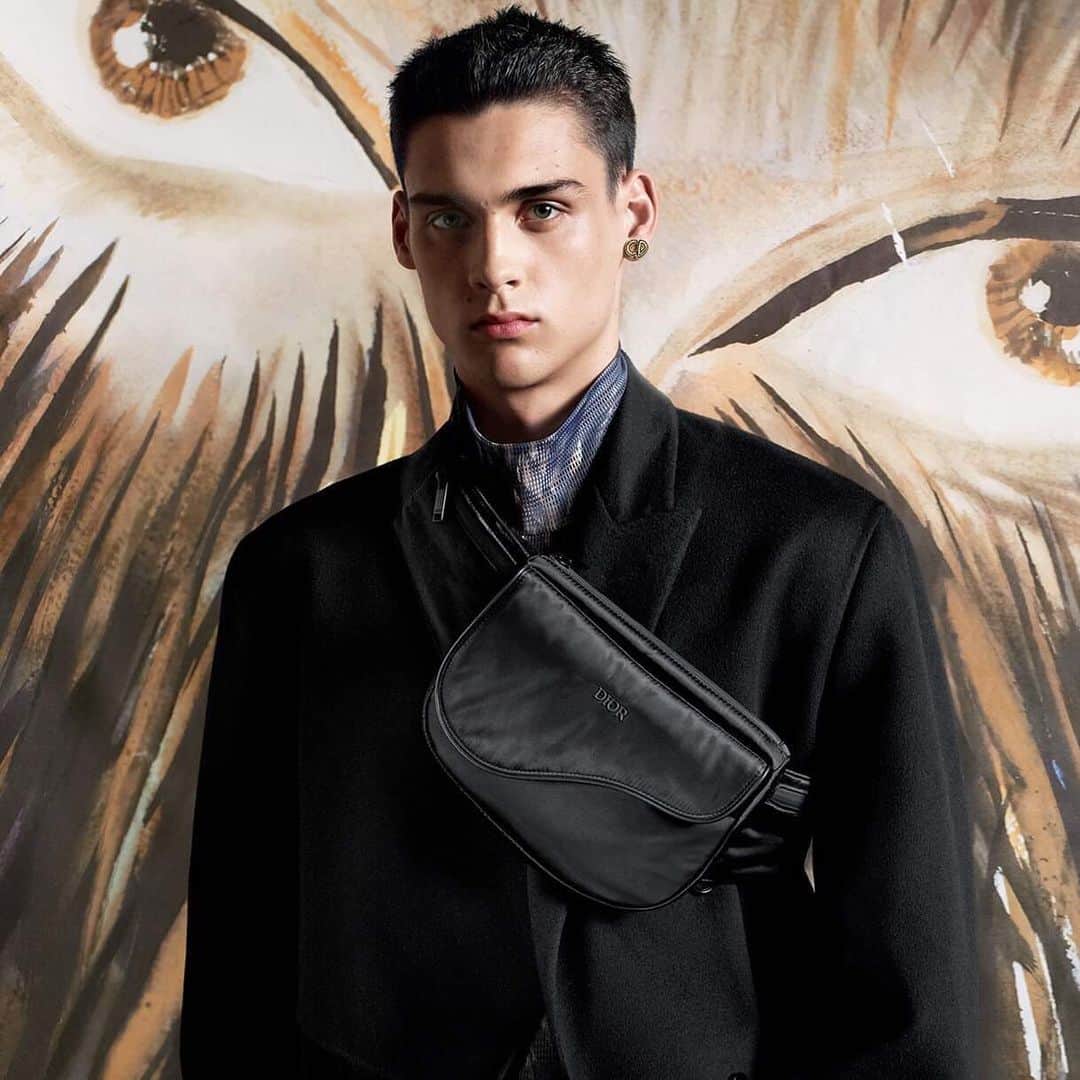 HYPEBEASTさんのインスタグラム写真 - (HYPEBEASTInstagram)「@hypebeaststyle: @dior has tapped photographer Steven Meisel to capture its Fall/Winter 2019 men’s campaign, which celebrates founder Christian Dior’s artistic past and collections. The visuals have been inspired by American artist @raydog699’s studio, and juxtapose his punk-inspired pieces against @mrkimjones’ utilitarian designs. Swipe to check it out, then head to the link in our bio to watch the accompanying video.  Photo: Steven Meisel」7月12日 12時56分 - hypebeast