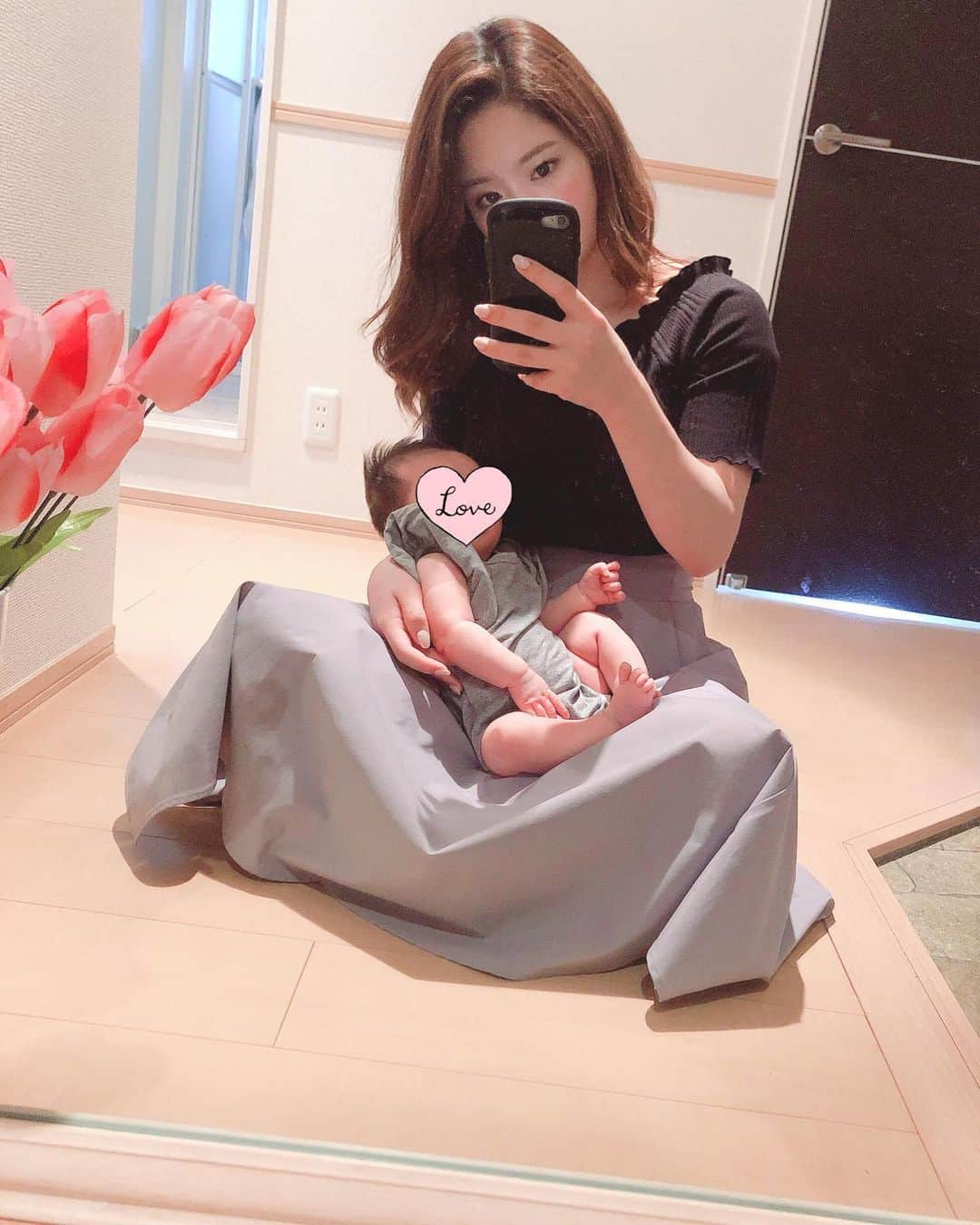 畠中清羅 さんのインスタグラム写真 - (畠中清羅 Instagram)「🌹🌹🌹 .  毎日いとおしい〜〜♩︎ .  お出かけする時の準備とかご飯の支度が 今までの倍時間掛かる😨 . 昨日もご飯作ってたら ギャン泣きしてて一品作るのに どんだけの時間を費やしたことか😂😂 .  あるあるなのかなぁ☻ .  それすらも可愛くて親バカ炸裂中❥︎ . #生後1ヶ月#女の子ママ#赤ちゃんのいる生活」7月12日 13時00分 - seira_hatanaka