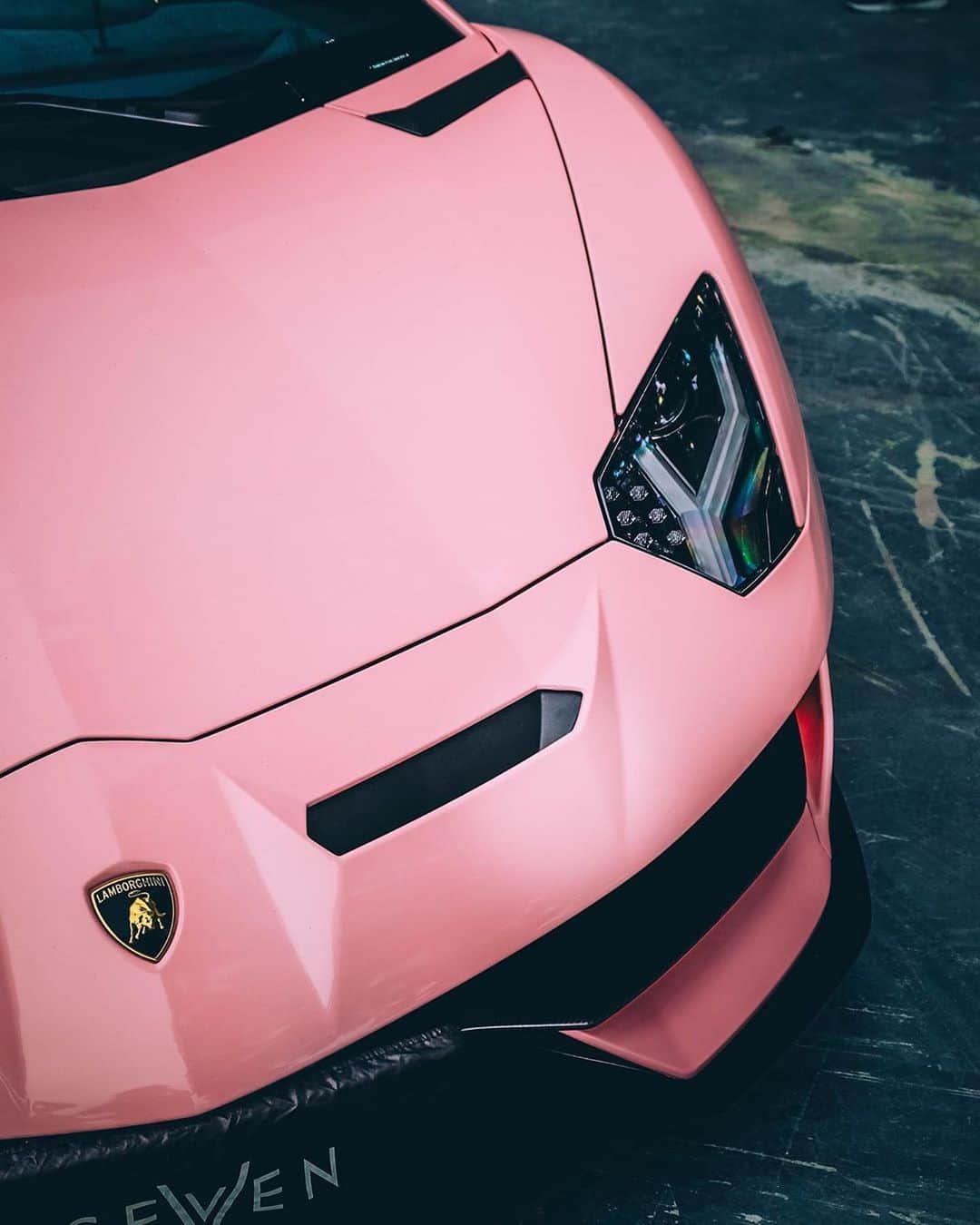 CarsWithoutLimitsさんのインスタグラム写真 - (CarsWithoutLimitsInstagram)「Pink Aventador SVJ 😍 Photo @johnsonyung69  #carswithoutlimits #toronto #aventadorsvj」7月12日 13時01分 - carswithoutlimits