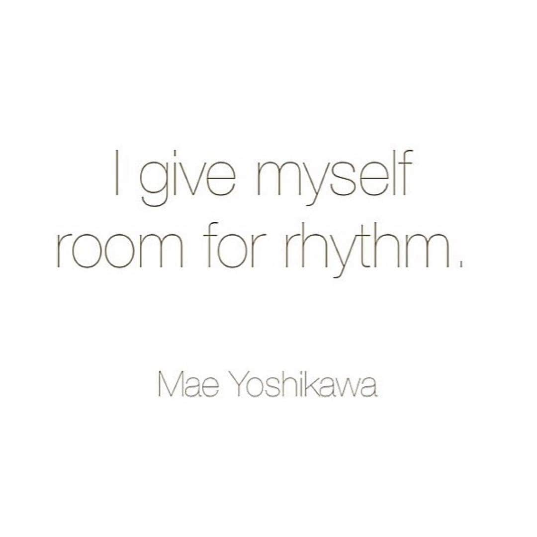 吉川めいさんのインスタグラム写真 - (吉川めいInstagram)「#Repost @vedatokyo のアカウントで、月2回「ことば」の発信を始めました✨楽しみにしててね💖 ・・・ “I give myself room for rhythm.” Mae Yoshikawa @maeyoshikawa . 季節の移り変わり、 潮の満ち引き、 月の満ち欠け。 . 自然界にリズムがあるように わたし自身のリズムを尊重する。 . -- . Just like the seasons turn,  And the ebb and flow of the tide;  The waxing and waning of the moon— . I am of Nature’s Cycle,  And I honor my rhythms. . #コンセプトスタジオveda#vedatokyo #chargemysoul #yoga#lifestyle#mindfulness #ヨガ#ライフスタイル#マインドフルネス #吉川めい#maeyoshikawa」7月12日 13時04分 - maeyoshikawa
