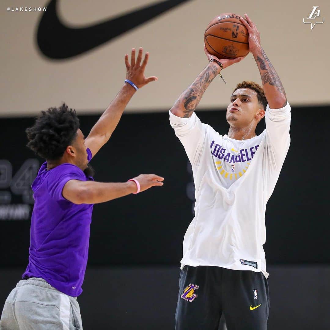 Los Angeles Lakersさんのインスタグラム写真 - (Los Angeles LakersInstagram)「Quinn 🆚 Kuz.  @qcook323 already working on day one in LA.」7月12日 13時24分 - lakers