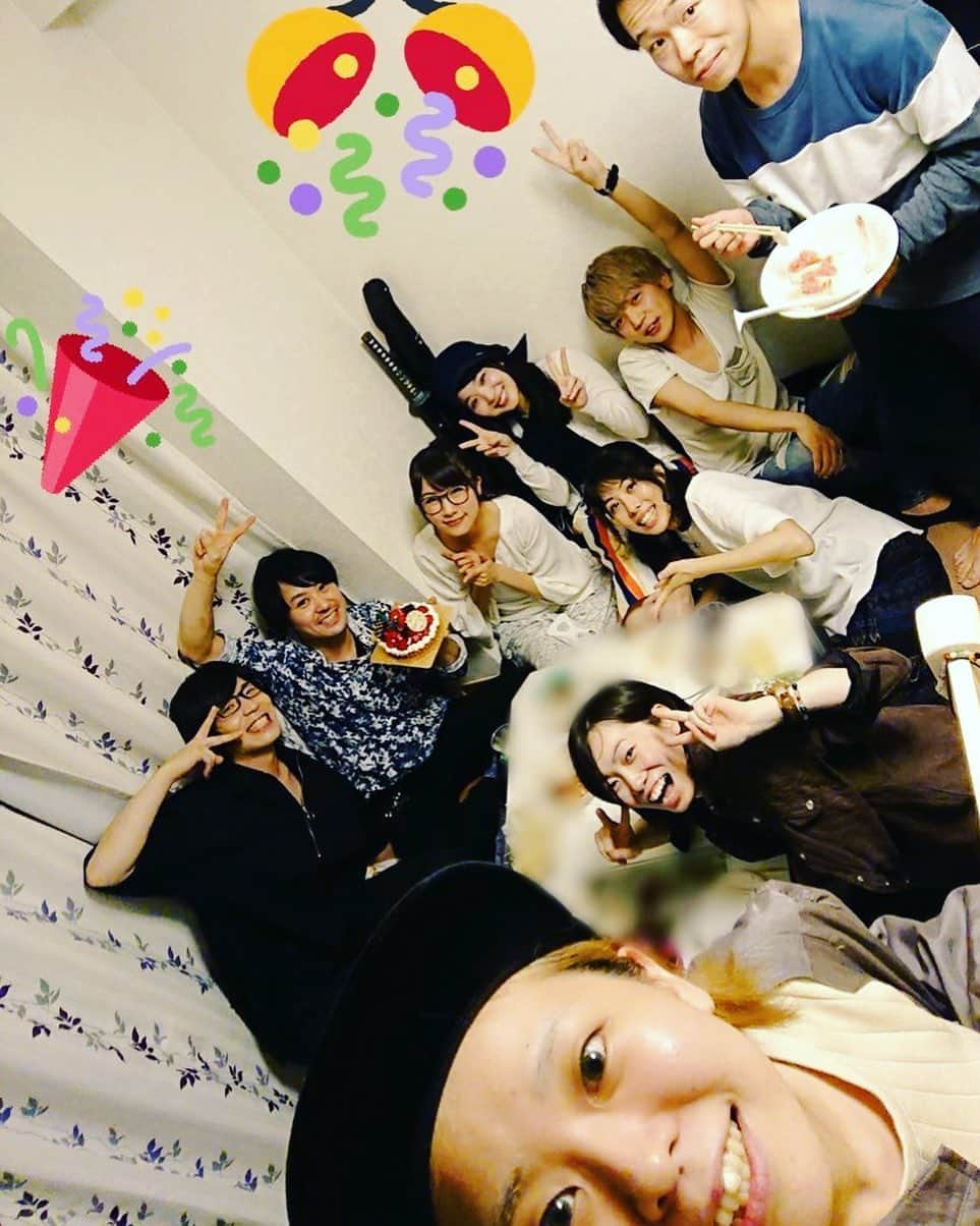 円谷優希さんのインスタグラム写真 - (円谷優希Instagram)「‪昨日はお仕事終わりに、尚さんのお誕生日会へ🎂‬‬ ‪ベイゲ共演者のみんなに久しぶり会えたし楽しかったあ♪‬ ‪ほぼ初めてテレビゲームやったの！マリオのやつ！‬ ‪ゲームって難しいんだね💦‬ ‪操作分かんなくて終始あわあわ。‬ ‪惨敗でした。‬ ‪いつか必ずリベンジ!!!わら‬  #お誕生日会 #ベイゲ #久しぶりの再会 #楽しかった❤️」7月12日 13時17分 - yukitsumuraya