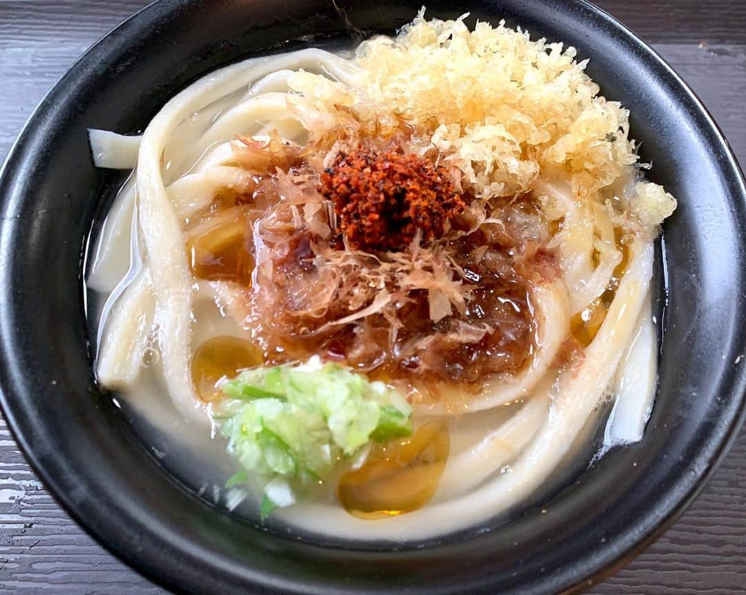 白鳥雪之丞さんのインスタグラム写真 - (白鳥雪之丞Instagram)「出勤前ランチ(^^)🍜 #冷やしうどん #湯かけうどん #小 #納豆 #生卵 #トッピング #みやふじうどん  #都留市 #山梨県」7月12日 13時22分 - yukinojoeshiratori