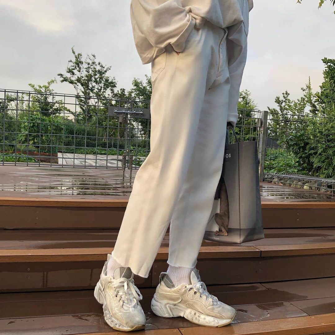のインスタグラム：「Astral 2019ss collection . coming soon... . online開始日、collection lookなど 続々と情報解禁していきます！ お楽しみにお待ちくださいませ🌙 . #astral_plane」