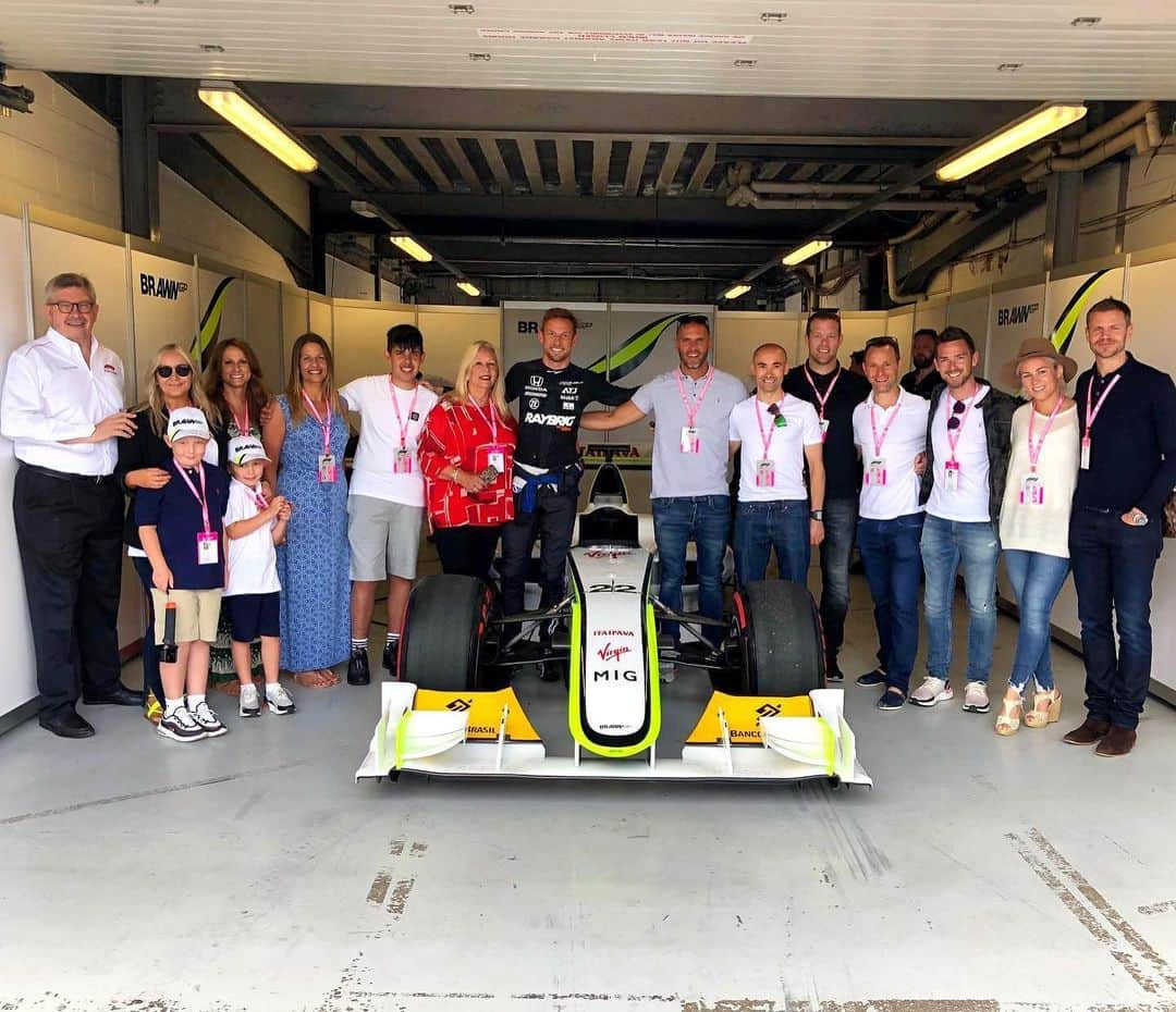 ジェンソン・バトンさんのインスタグラム写真 - (ジェンソン・バトンInstagram)「Thanks team Button for making the day extra special yesterday. So emotional to be with my championship winning car. When I jumped in the car the excitement felt the same as when I first drove an F1 car back in 1999 but as soon as I exited the pit lane it all came back, felt so natural and at home 😊Thansk Ross and @skysportsf1 for the opportunity to drive this beauty. 😍」7月12日 18時56分 - jensonbutton