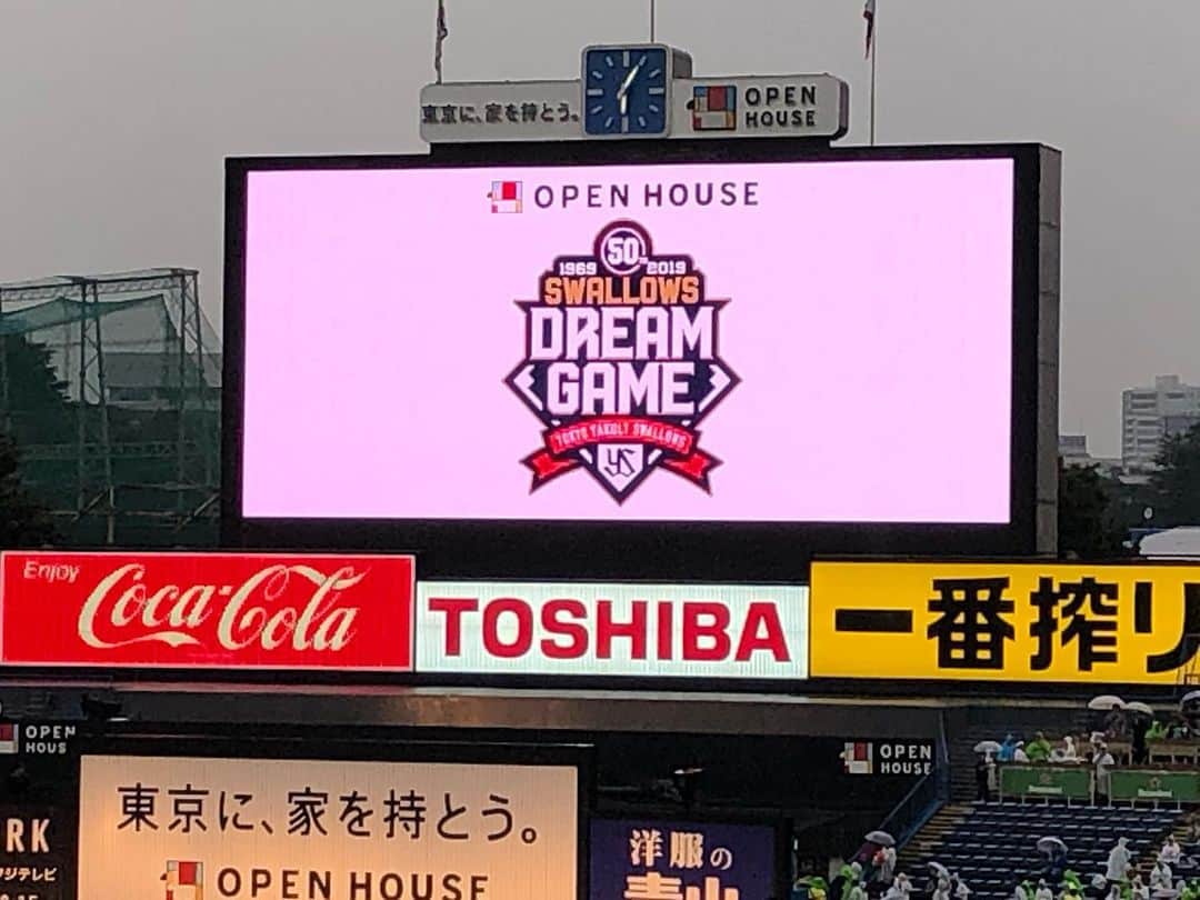 脇坂英理子さんのインスタグラム写真 - (脇坂英理子Instagram)「昨日は #神宮球場 に #スワローズ #ドリームゲーム 観に行きました🎶雨でどうしようかと思ったけど小降りになってよかった✨お元気そうな #ノムさん や当時 #大ファン だった #城友博 さんを見られて幸せ☺️💕 #swallows #dreamgame #legend #baseball #rainyday」7月12日 18時57分 - princess_rico