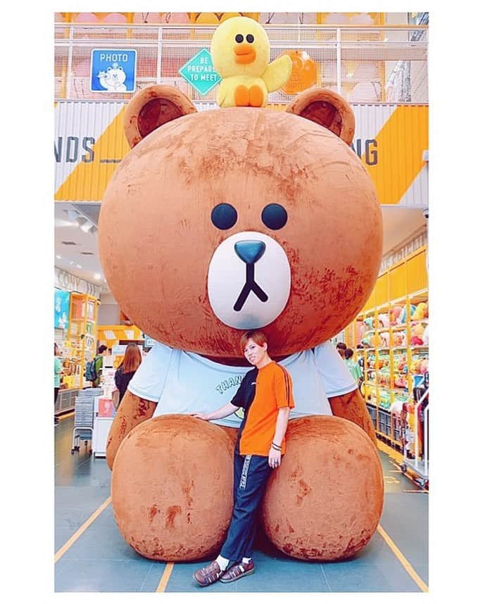 のインスタグラム：「韓国に行ってきました♪ 1年ぶりぐらい ・ ・ ・ ・ #ラインフレンズ #linefriendsstore #linefriends #韓国旅行 #lineスタンプ #明洞 #명동 #インスタスポット」