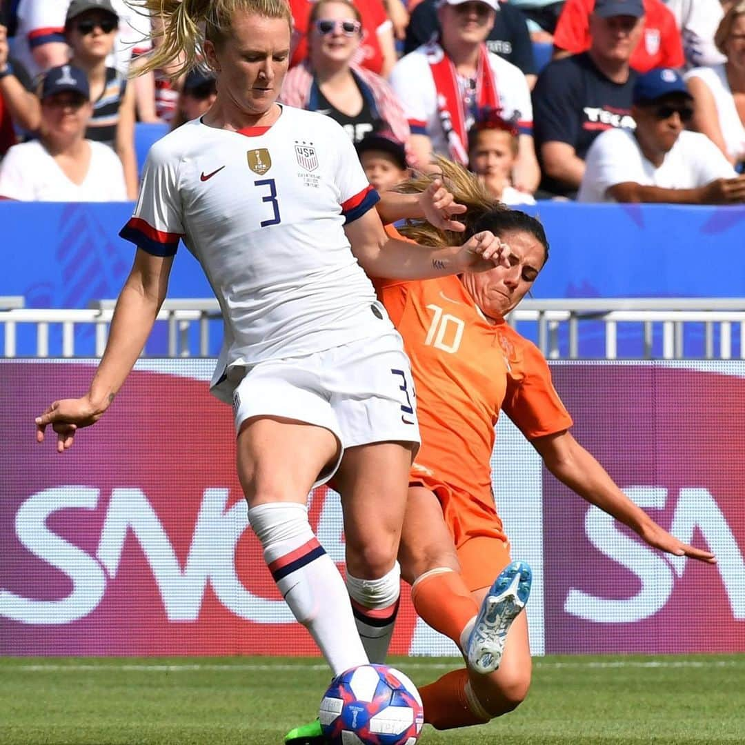 Arsenal Ladiesさんのインスタグラム写真 - (Arsenal LadiesInstagram)「The @Daniellevddonk tackle ™️ #FIFAWWC 🇳🇱」7月12日 18時52分 - arsenalwfc