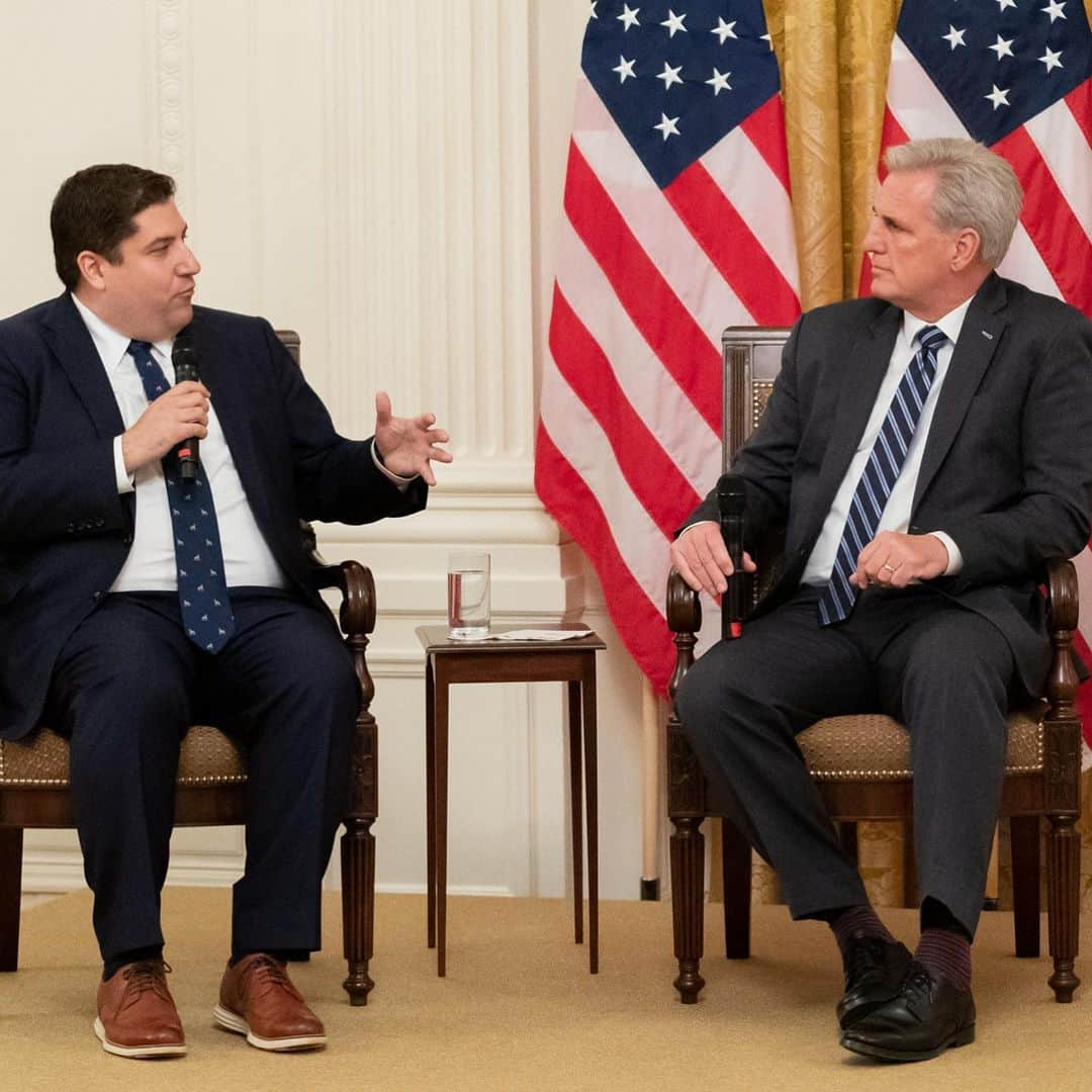 ドナルド・トランプさんのインスタグラム写真 - (ドナルド・トランプInstagram)「Thank you all—I am thrilled to welcome you to the White House! Today is a truly historic day: never before have so many online journalists and influencers come together in this building to discuss the future of social media.  Each of you is fulfilling a vital role in our nation – you are challenging the media gatekeepers and the corporate censors to bring the facts straight to the American People. You communicate DIRECTLY with our citizens without having to go through the Fake News filter. Together, you reach more people than any television broadcast, BY FAR. #SocialMediaSummit」7月12日 13時33分 - realdonaldtrump