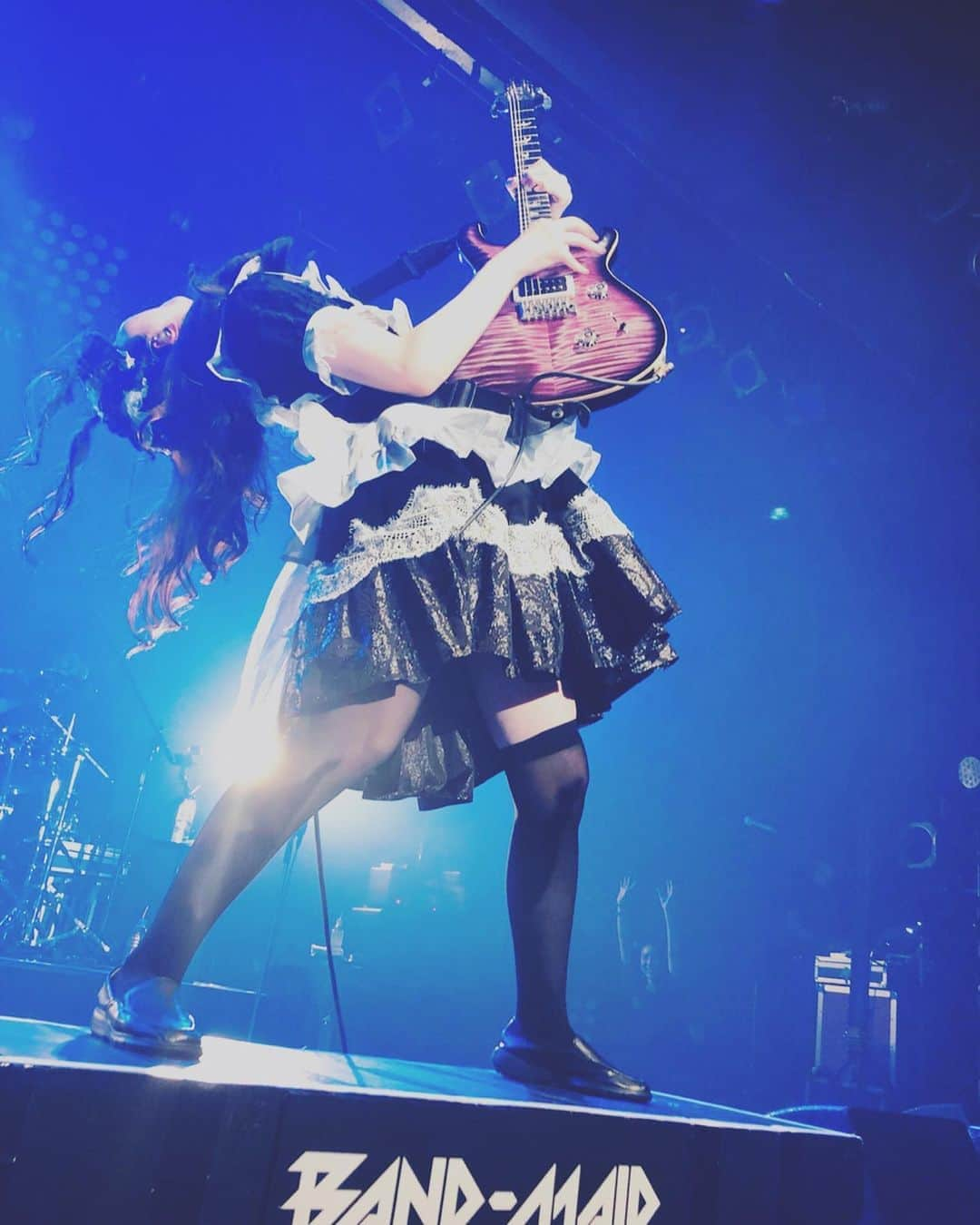 遠乃歌波さんのインスタグラム写真 - (遠乃歌波Instagram)「昨日は、BAND-MAID WORLD DOMINATION TOUR 2019 【激動】 day2🔥愛知・DIAMOND HALLでした✨ ご帰宅いただきありがとうございました💕( ´∀｀) そして！ 激動ツアー全公演SOLDOUTにつき、EXTRAお給仕が緊急開催決定‼️ 2019/08/02（金）東京・マイナビブリッツ赤坂にて行います✨  お盟主様先行チケットのお申込みも始まっております！！ お申込みはお早めに♫  #bandmaid #worlddomination #prs #mesaboogie #japaneserock」7月12日 13時44分 - kanami_bandmaid