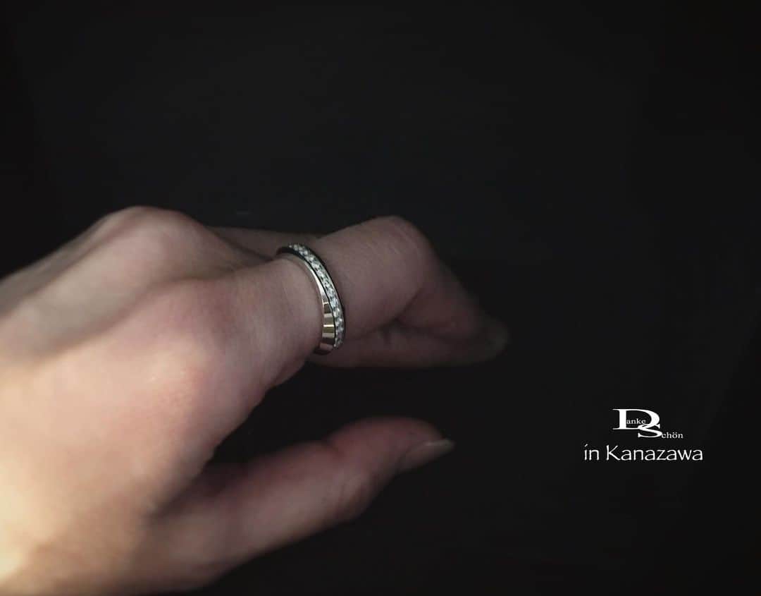 Danke schön ダンケ 金沢 結婚指輪 鍛造さんのインスタグラム写真 - (Danke schön ダンケ 金沢 結婚指輪 鍛造Instagram)「▶︎ ▶︎ ▶︎ ・ ・ 🇩🇪クリスチャンバウアー の 『  Full Eternity Ring 』 ・ ・ フルエタニティ(全周Dia)に関しては 婚約指輪 ・ 結婚指輪に ・ ・ 限らず ・ ・ ファッションRingにも 同じ事が言えるのですが ・ ・ Dia の数が 多ければ多いほど ・ ・ 先ずは指輪自体の真円Keep が 耐久性が 大事！って 気付いてましたか？🤭 ・ ・ Diaを支えているのは 他ならぬ 『地金』です。 ・ ・ ✔︎ Diaのグレード ✔︎ 指輪のデザイン ✔︎ 価格 も 大事ですが ・ ・ それらが 大事と考えるならば🤔 ・ ・ 尚更🙌🏻どんな作り方をした指輪に Diaがセッティングされているのか ・ ・ 気になりませんか？🤭 ここ要チェック‼︎ です。 ・ ・ 実は指輪には 作り方がいろいろあるんですよ。 ・ ・ 先ずは作りを知ってから デザイン選びを お楽しみくださいね。 ・ ・ ・ ・ ・ 鍛造削り出し 🇩🇪クリスチャンバウアー 専門店 『  Danke schön 』 ・ ・ ・ ・ ・ ——Danke————————————— ▪︎トップページ 🔜 @danke2005 ———————————schön———— ・ ・ ——Danke——————————————— ▪︎承認制アカウント🔜 @dankedanke810  同業者様 NG 同業者様個人アカウントNG ———————————schön—————— ・ ・ ・ ・ ・ #クリスチャンバウアー #ドイツ製 #christianbauer #ダンケ #金沢結婚指輪 #結婚指輪 #婚約指輪 #2019秋婚  #2019夏婚 #エタニティーリング #経年変化 #結婚指輪オーダー  #福井結婚指輪 #ポルシェ #メルセデスベンツ  #鍛造リング #旋盤 #金沢プレ花嫁 #結婚記念日  #ポリッシュ  #婚約指輪金沢 #工業系  #結婚指輪探し  #富山結婚指輪  #クリスチャンバウアー金沢 #金沢クリスチャンバウアー」7月12日 14時09分 - danke2005